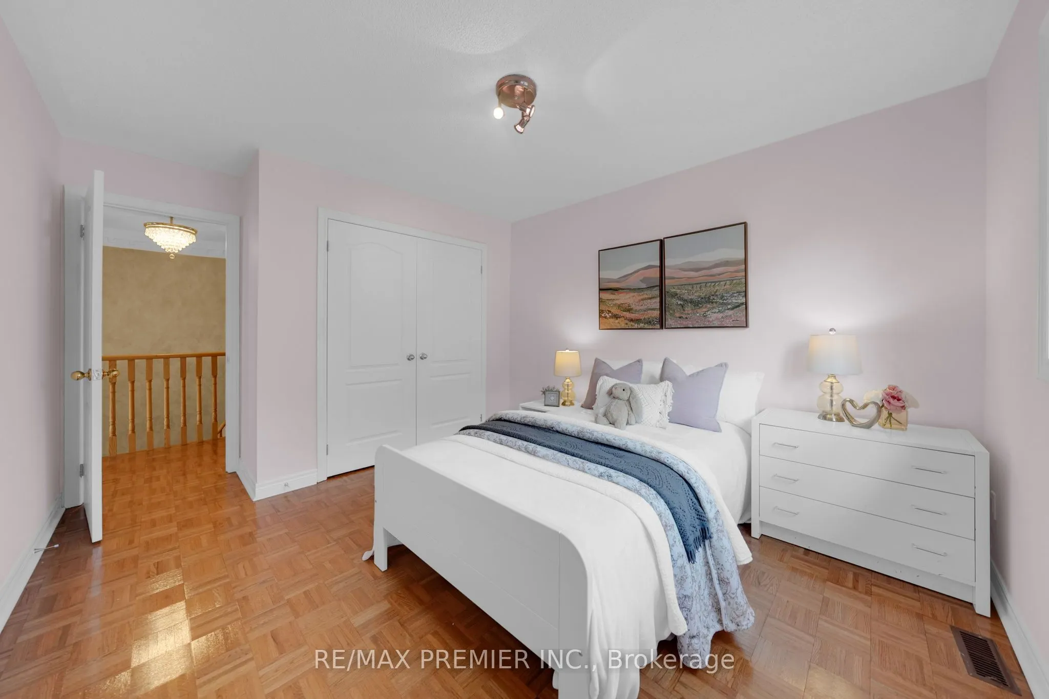93 Novaview Crescent