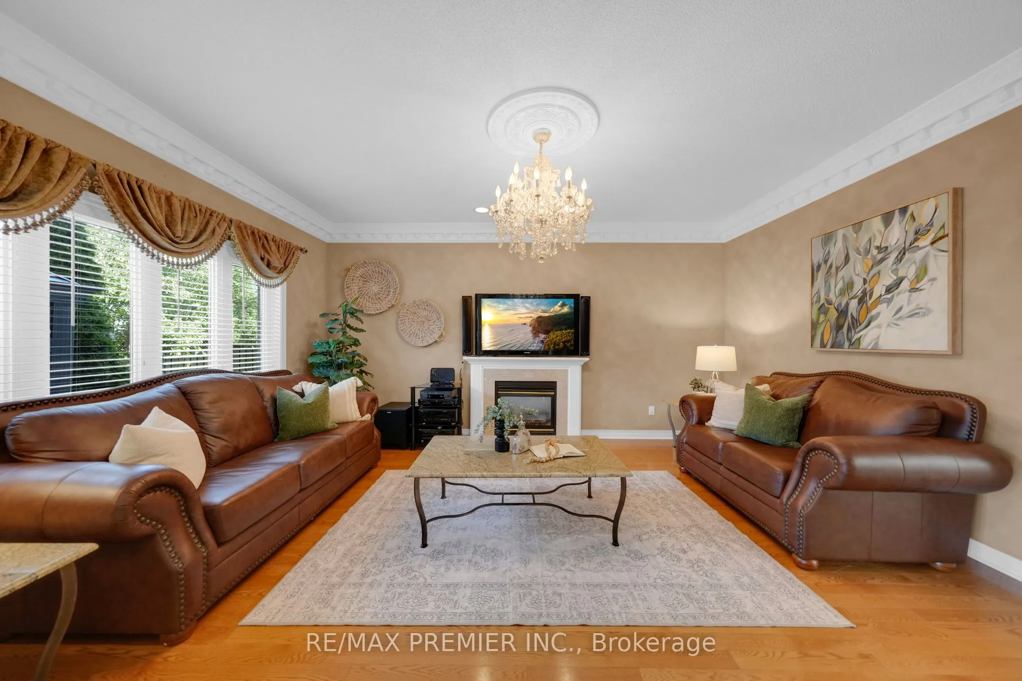 93 Novaview Crescent