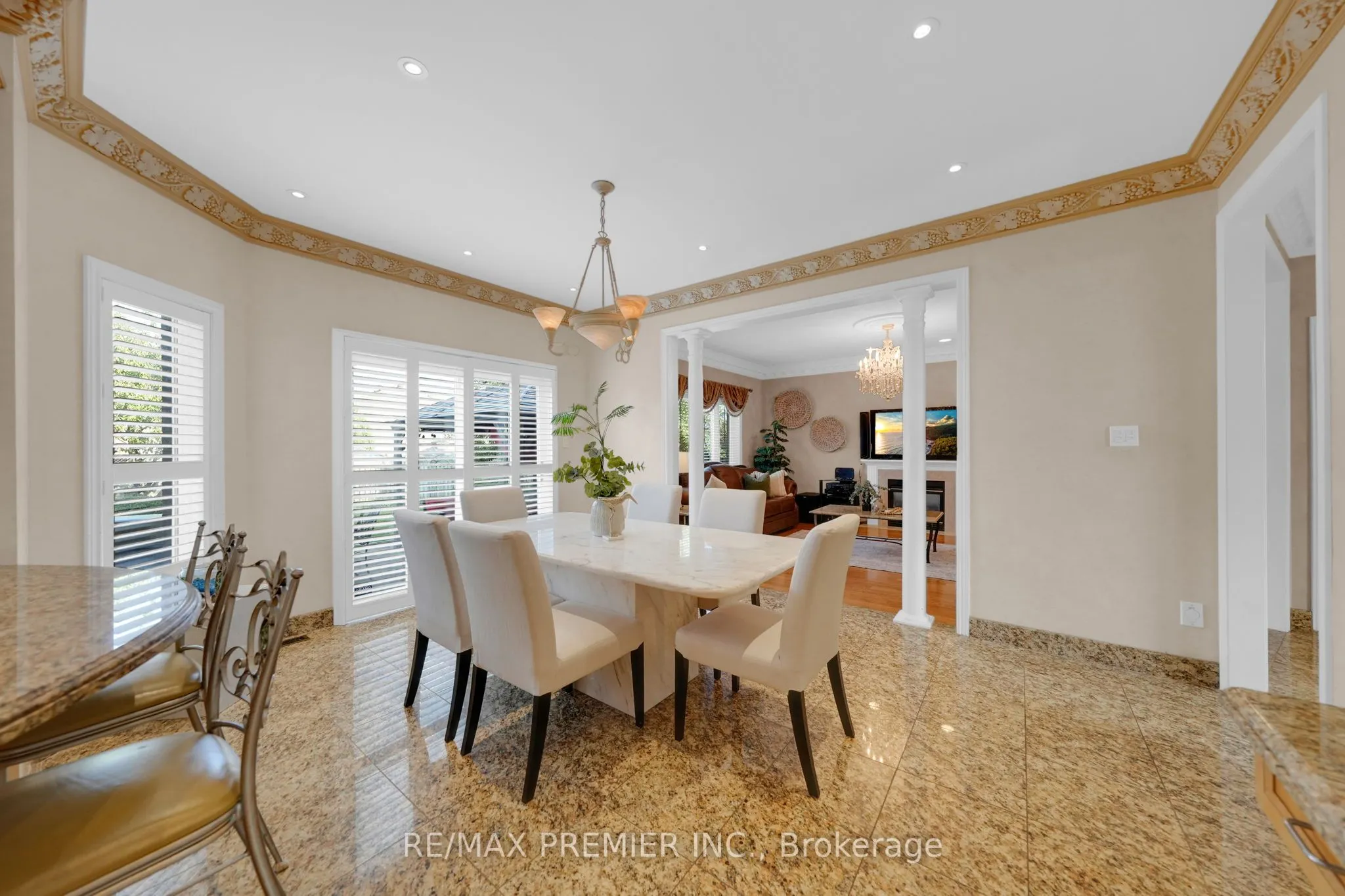 93 Novaview Crescent