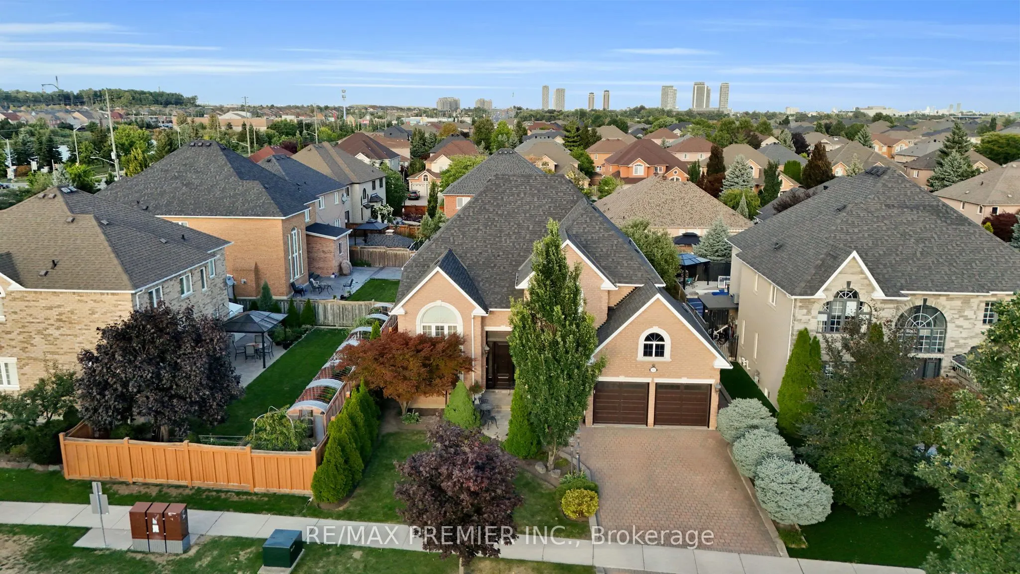 93 Novaview Crescent