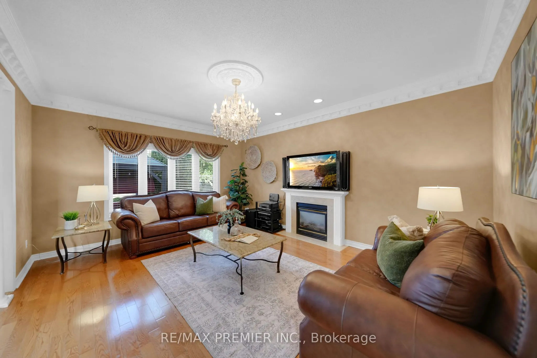 93 Novaview Crescent