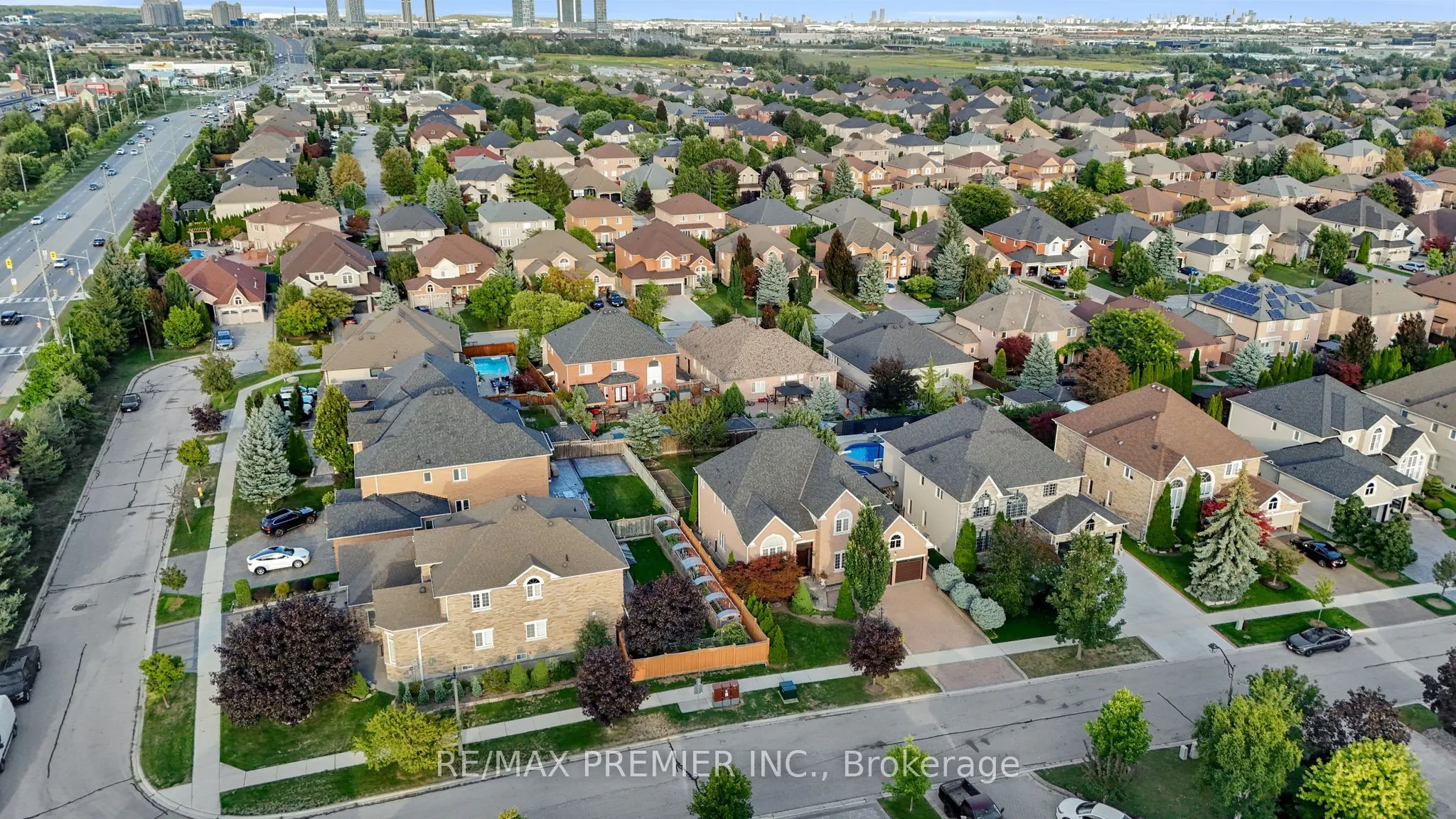 93 Novaview Crescent