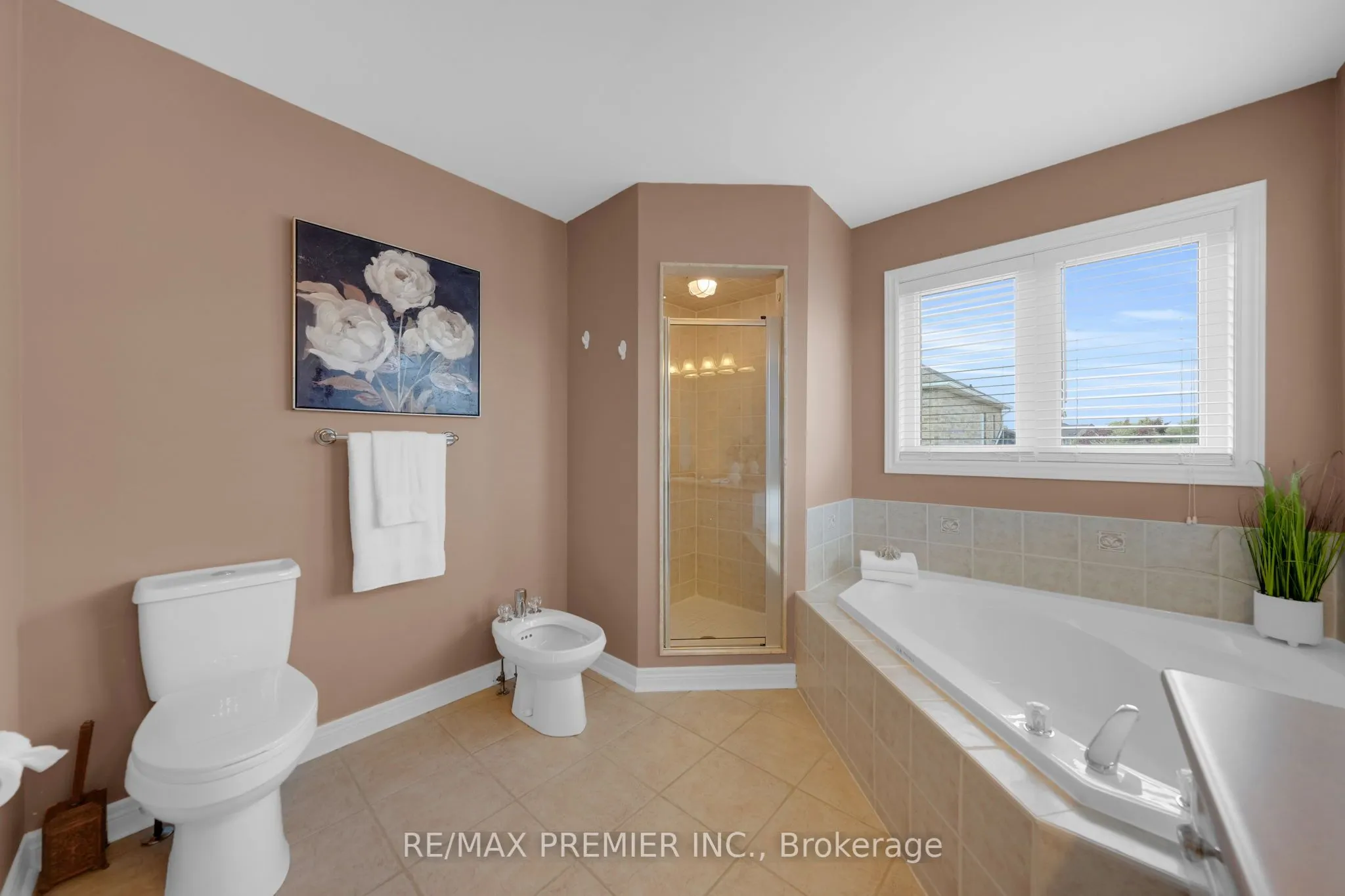 93 Novaview Crescent
