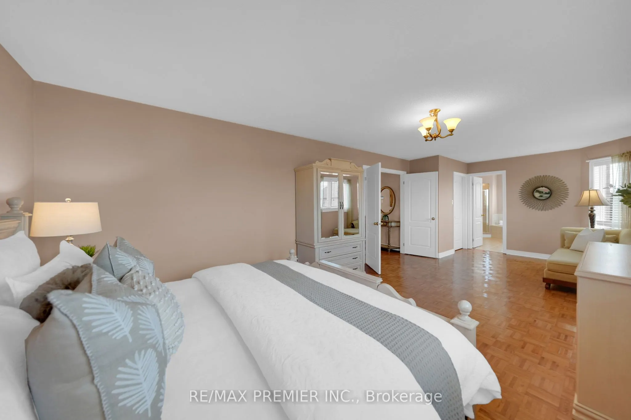 93 Novaview Crescent