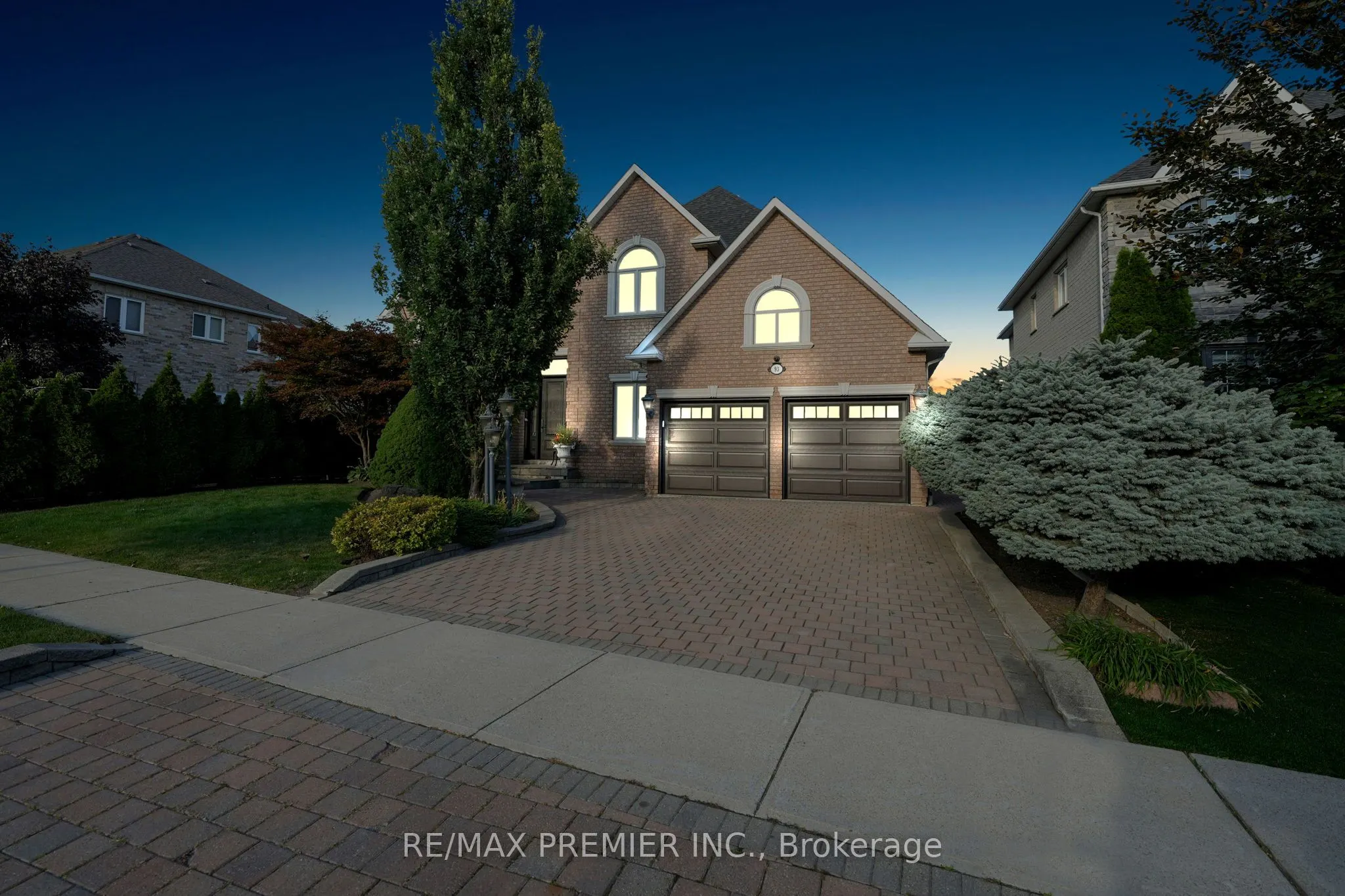 93 Novaview Crescent