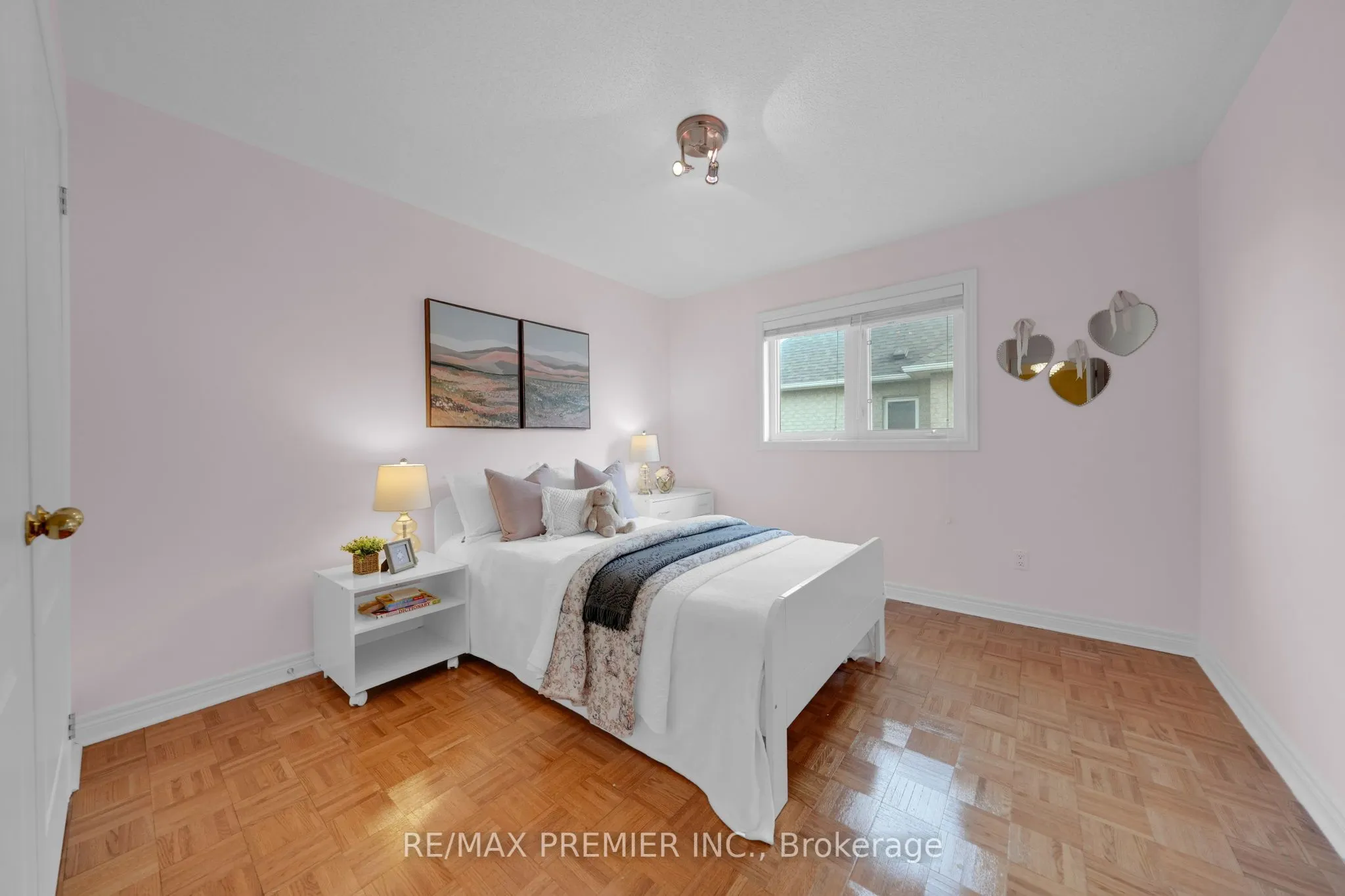 93 Novaview Crescent