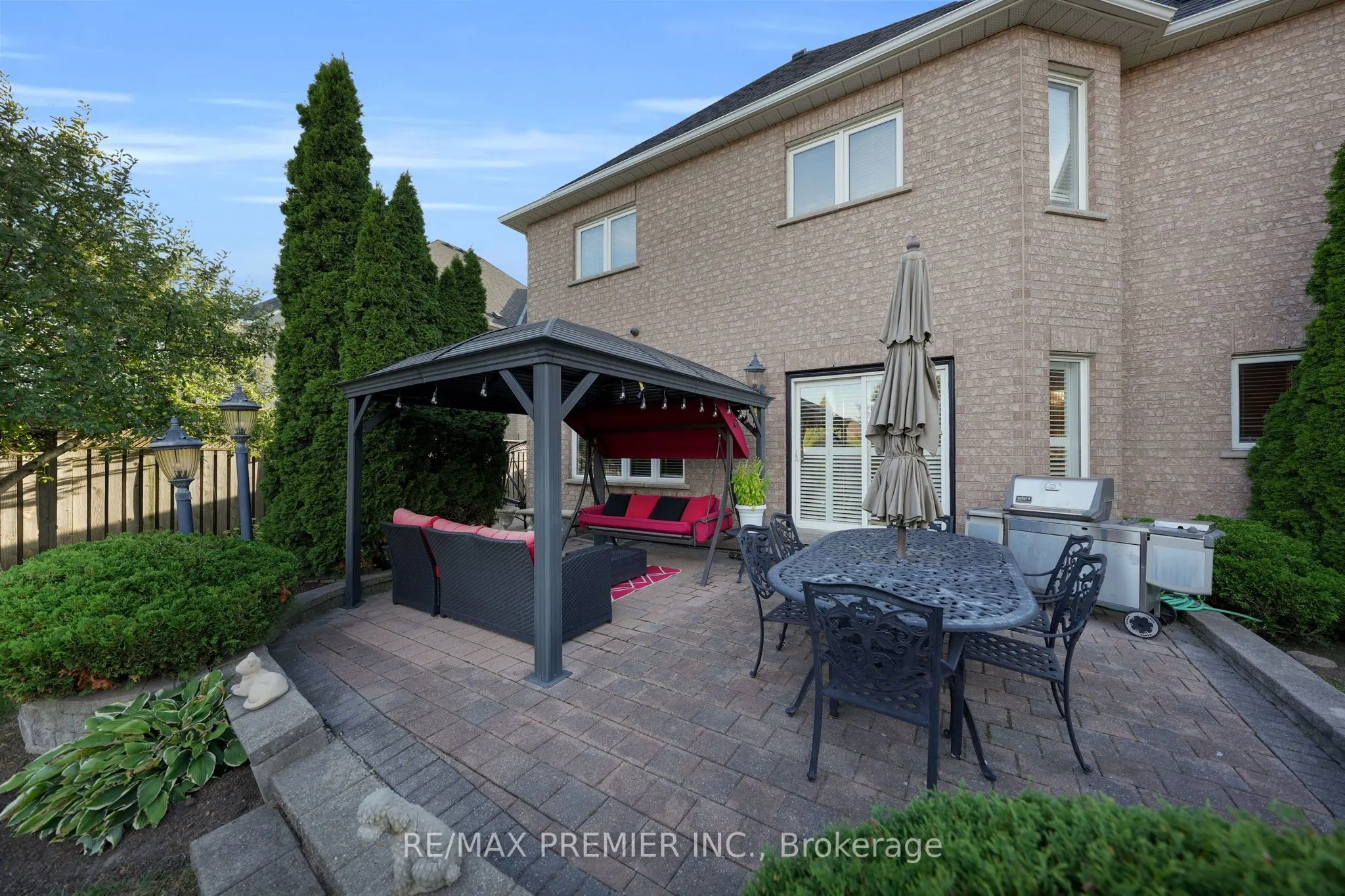 93 Novaview Crescent