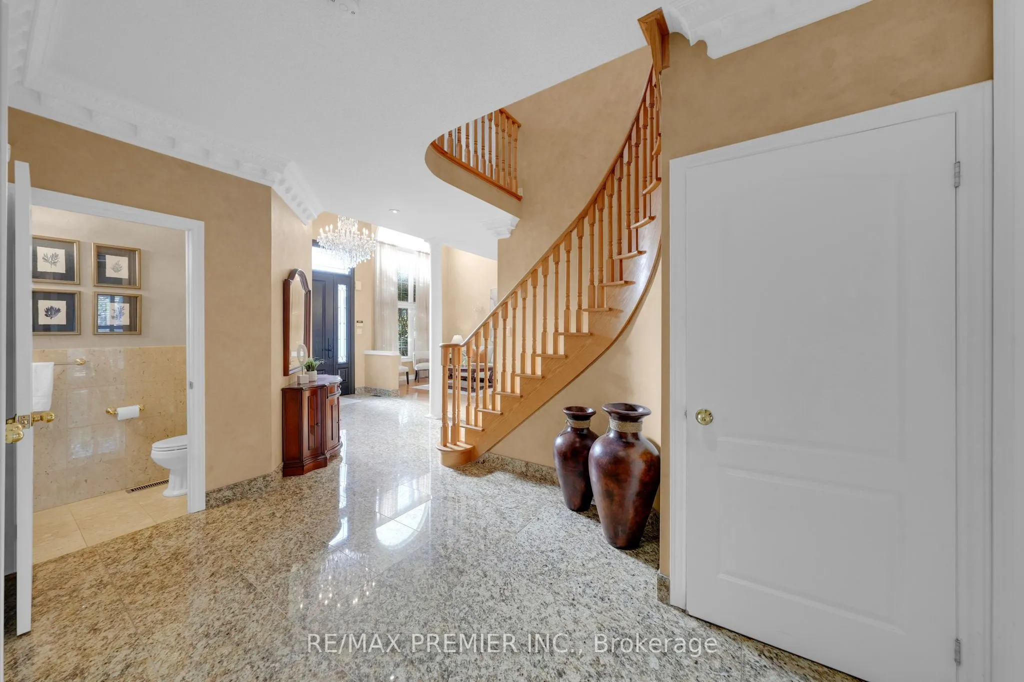 93 Novaview Crescent