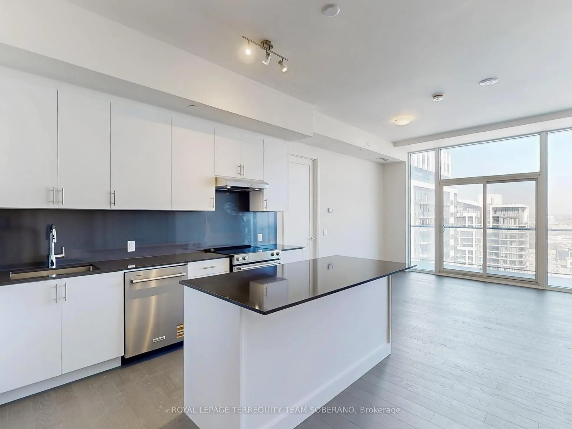 8960 Jane Street, #PH109