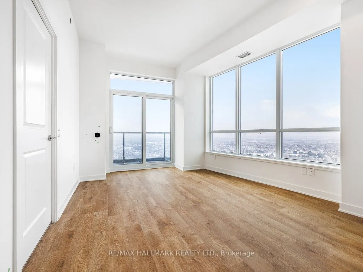 30 Upper Mall Way, #2505