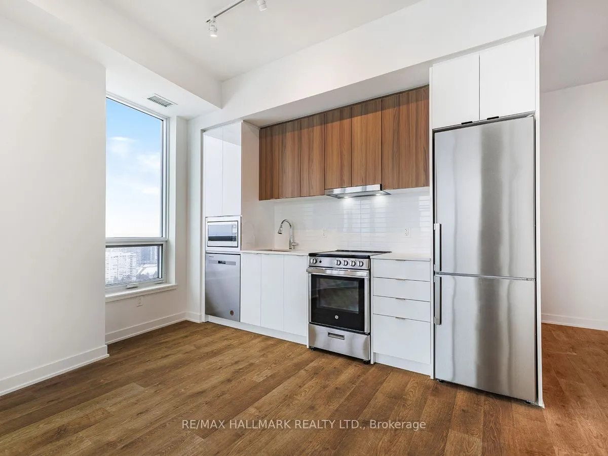 30 Upper Mall Way, #2505