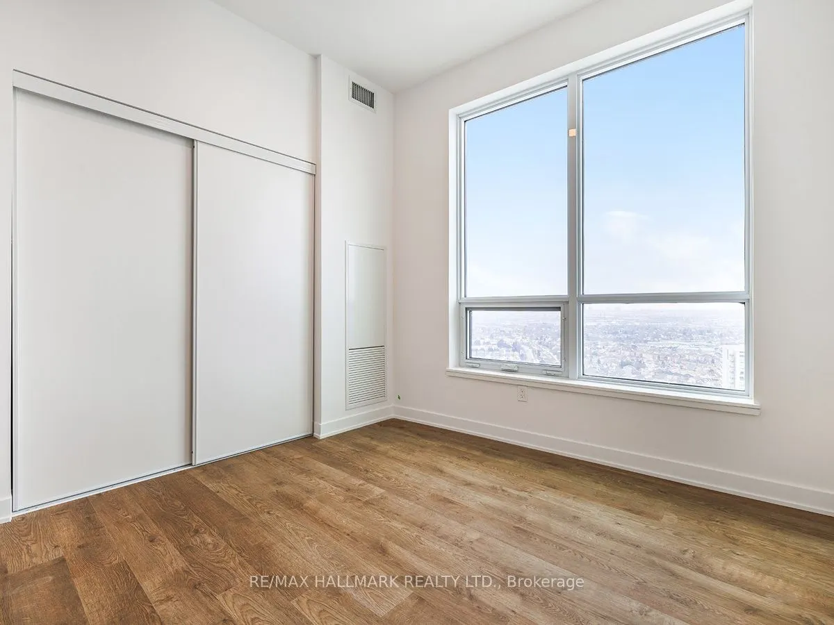 30 Upper Mall Way, #2505