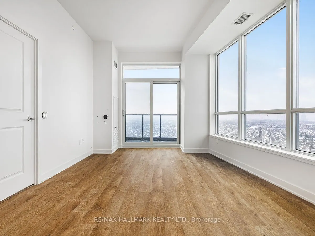 30 Upper Mall Way, #2505