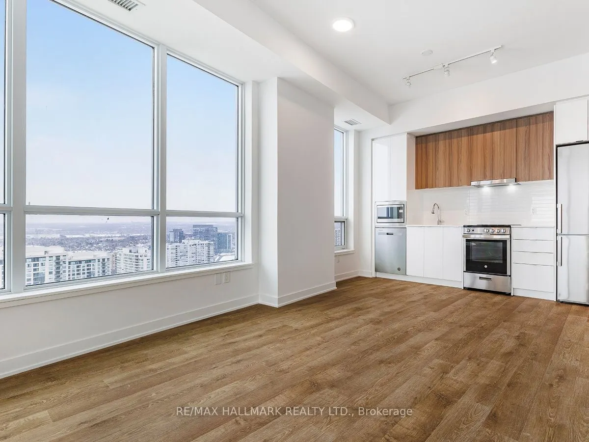 30 Upper Mall Way, #2505