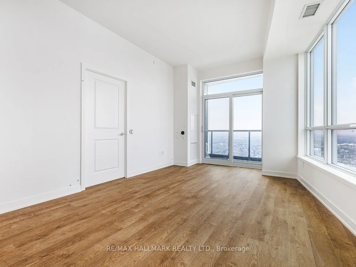 30 Upper Mall Way, #2505