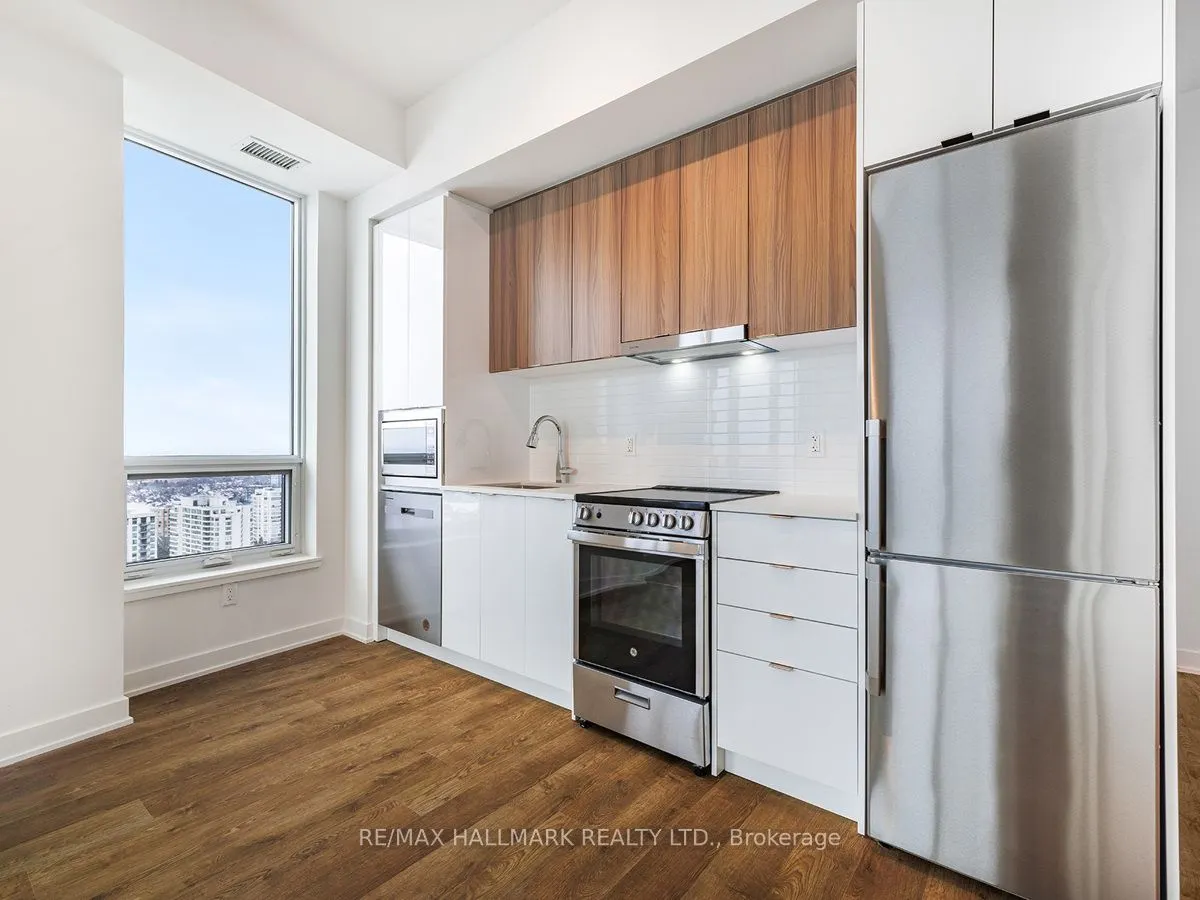 30 Upper Mall Way, #2505