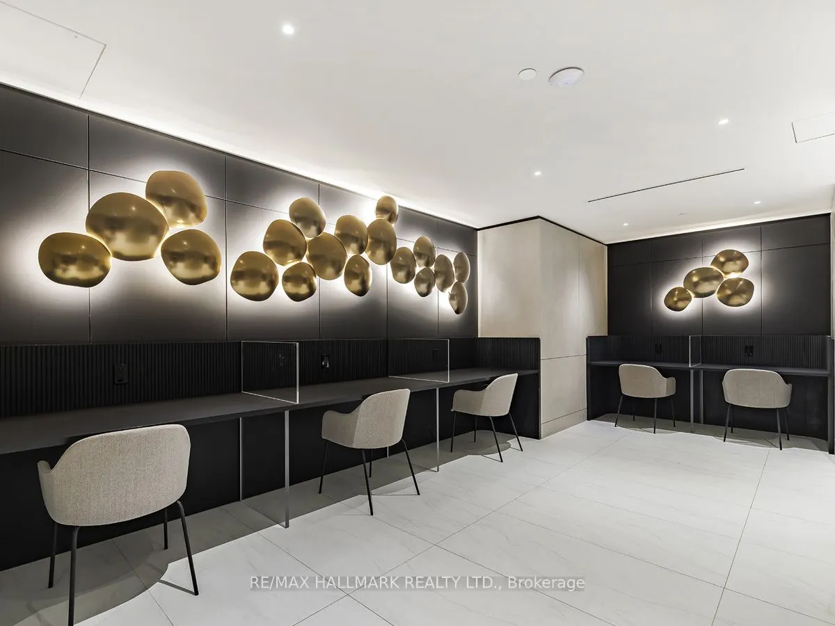 30 Upper Mall Way, #2505