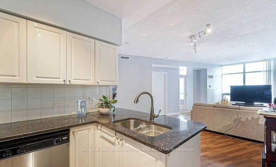 9225 Jane Street, #901