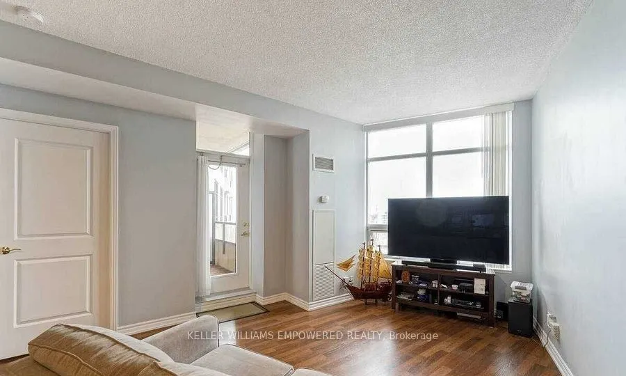 9225 Jane Street, #901