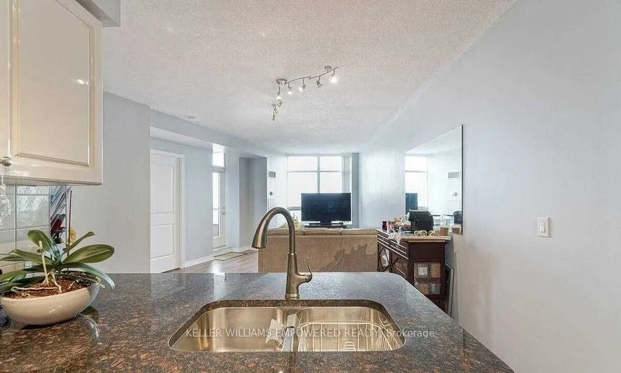 9225 Jane Street, #901