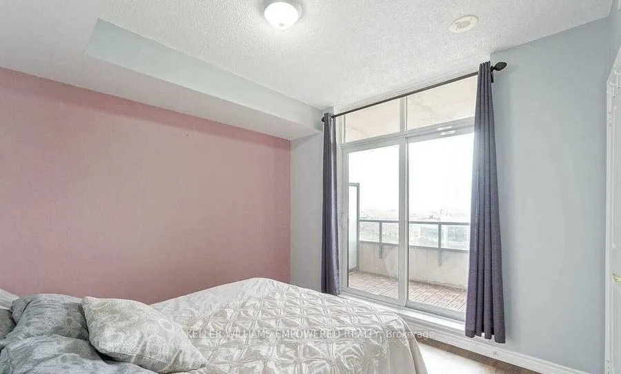 9225 Jane Street, #901
