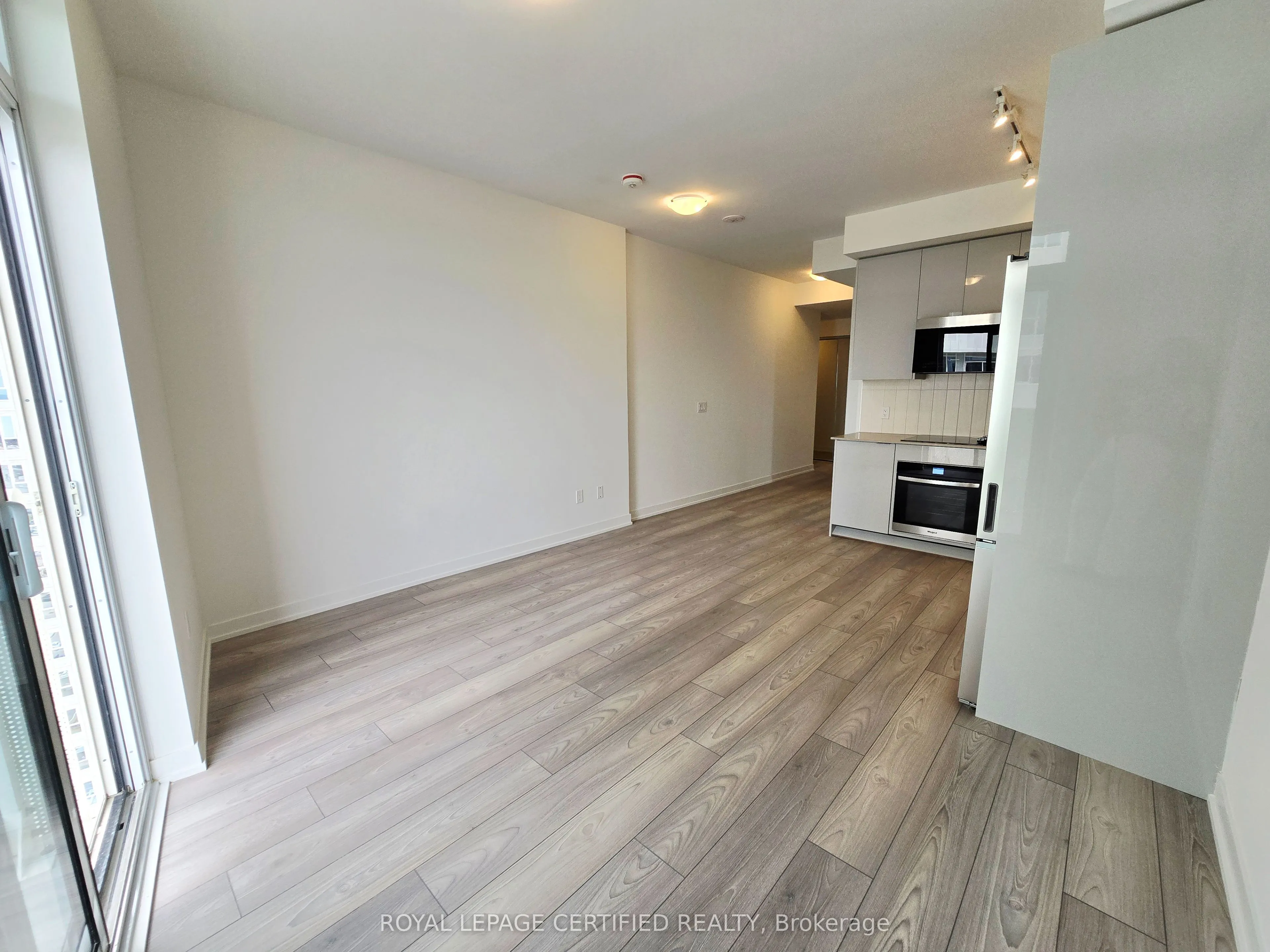 10 Abeja Street, #2609