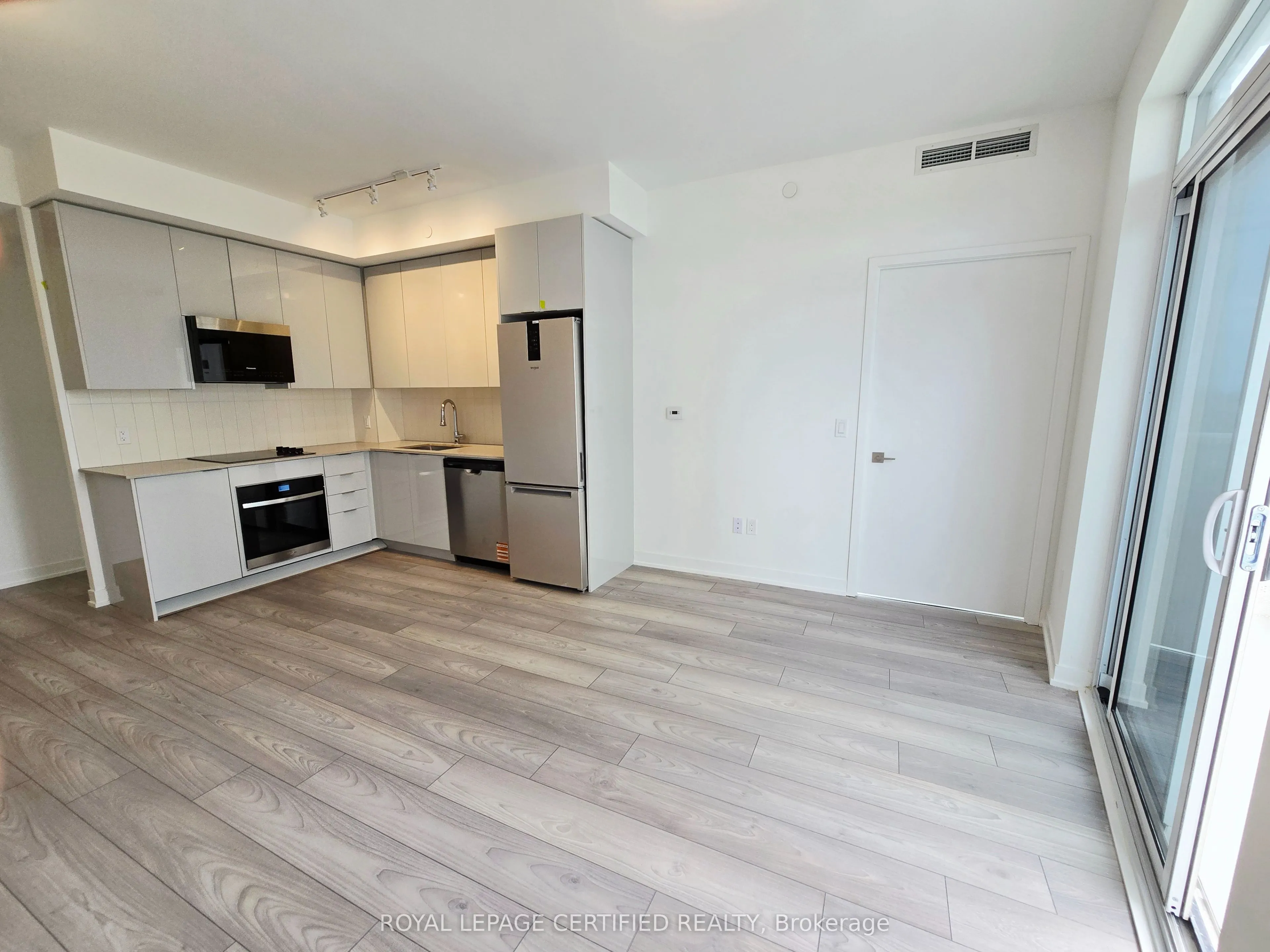 10 Abeja Street, #2609