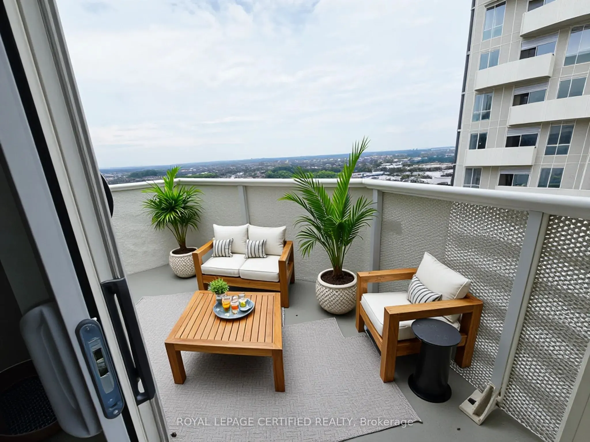 10 Abeja Street, #2609