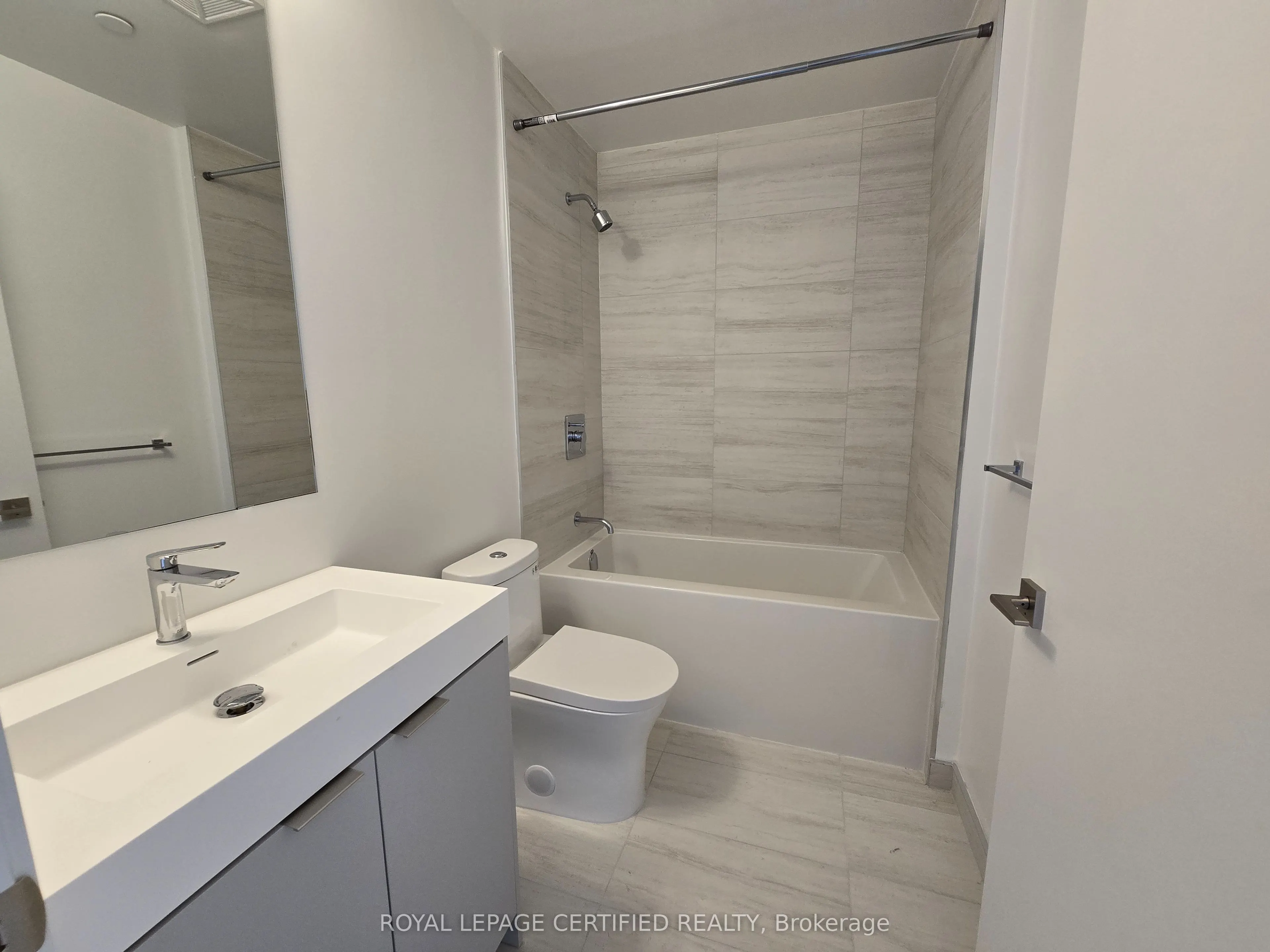 10 Abeja Street, #2609