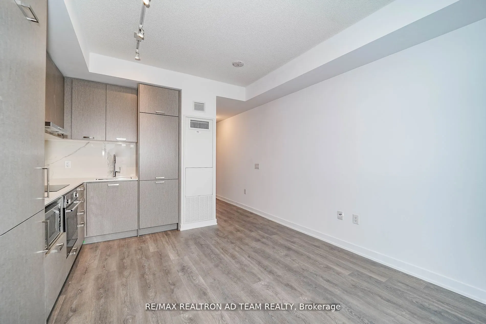38 Honeycrisp Crescent, #1017