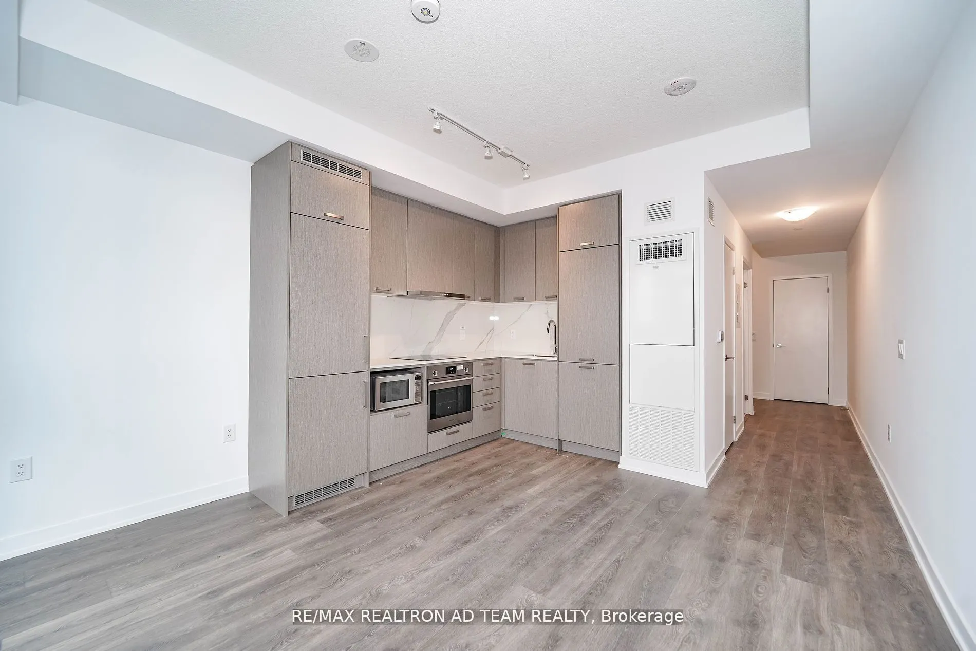 38 Honeycrisp Crescent, #1017