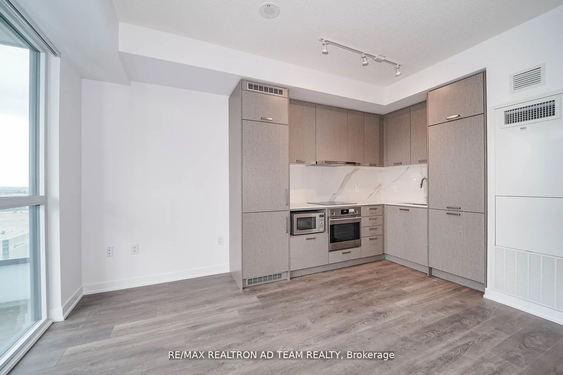 38 Honeycrisp Crescent, #1017