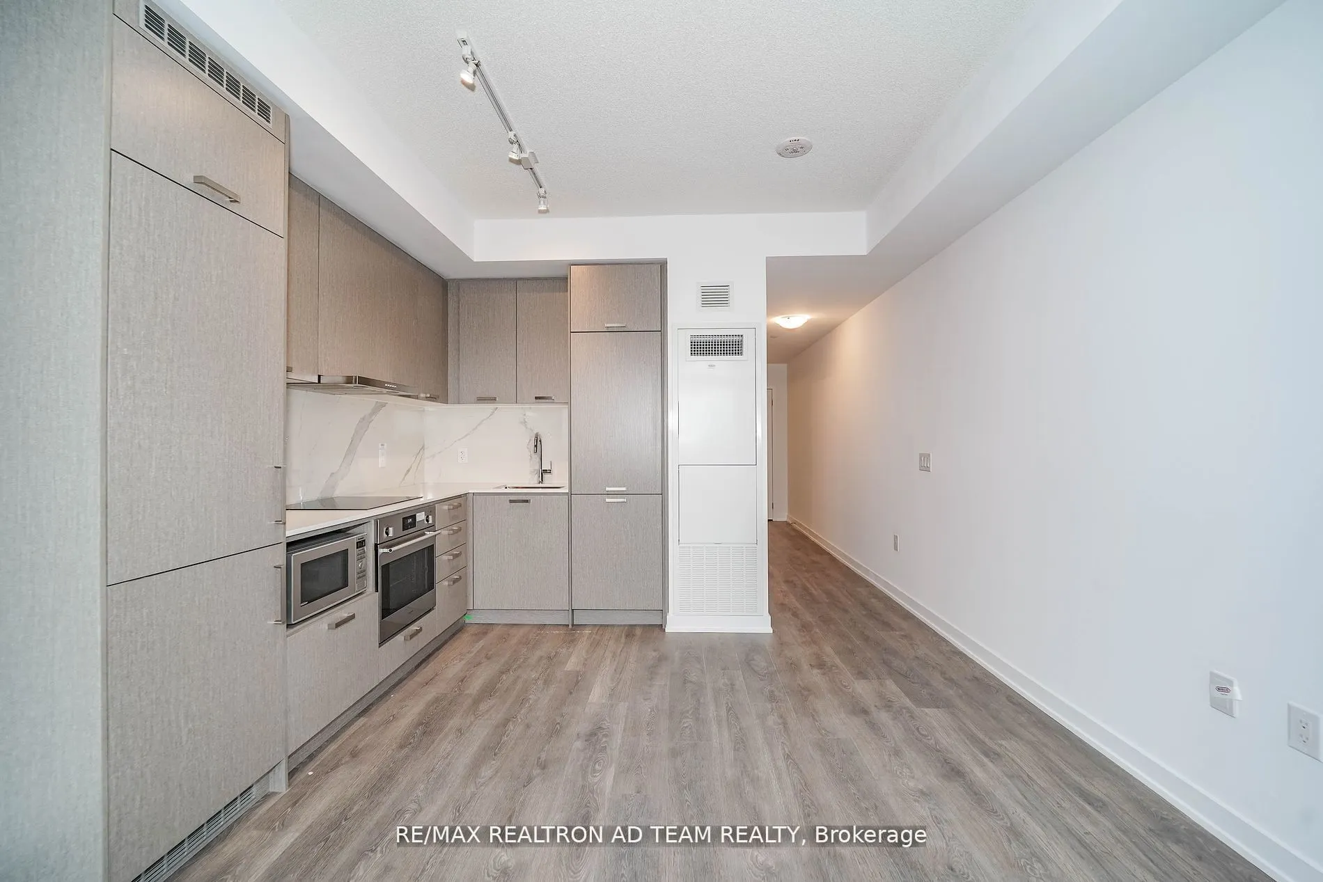 38 Honeycrisp Crescent, #1017