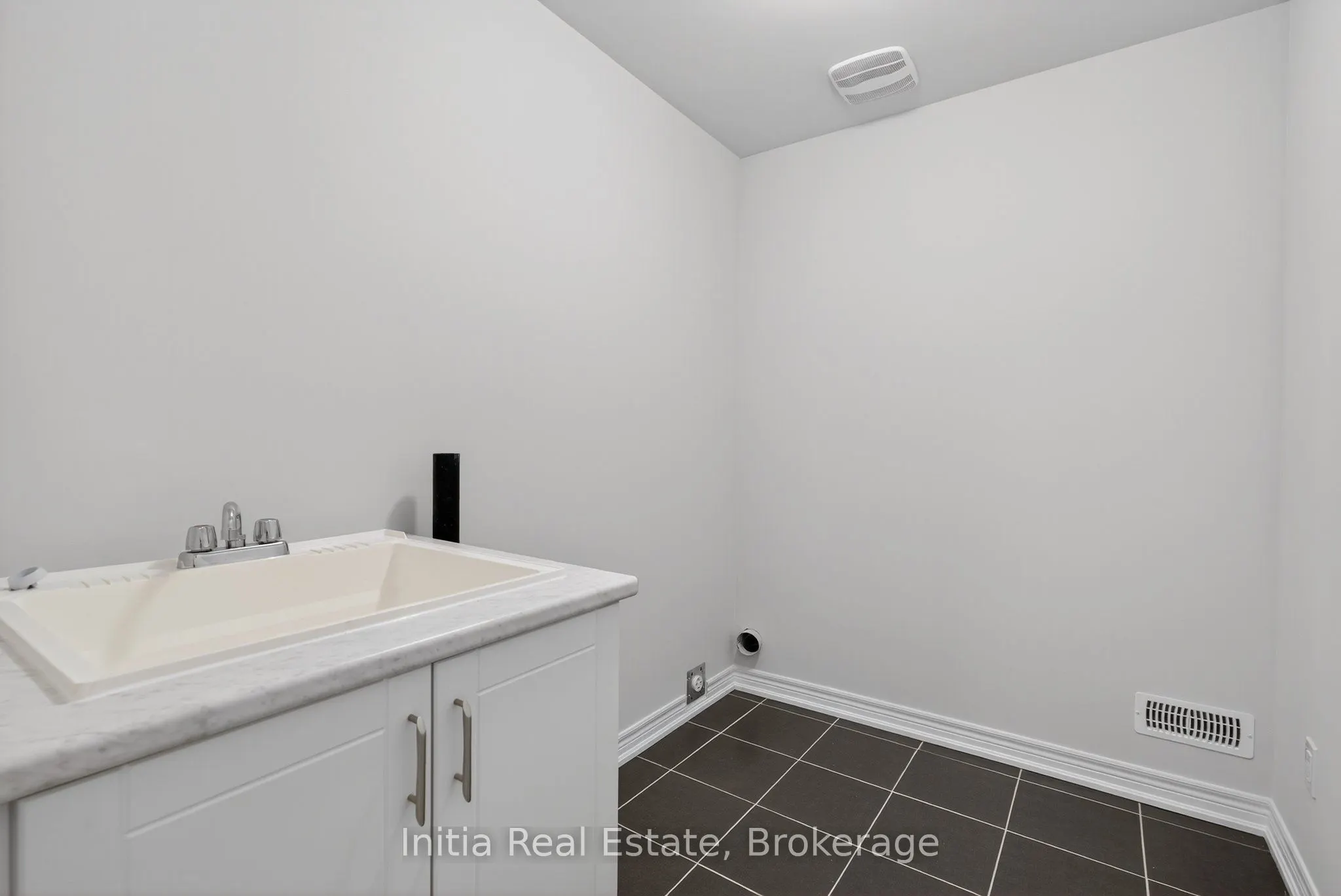 1474 Davis Loop Circle