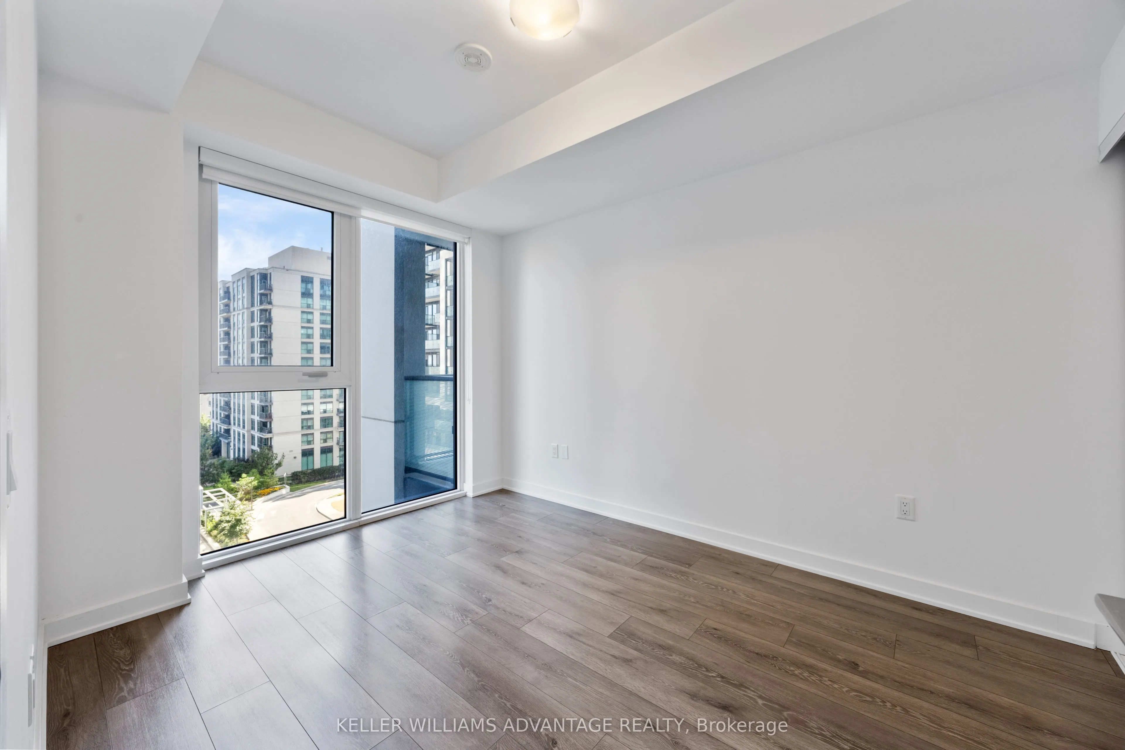 95 Oneida Crescent, #605