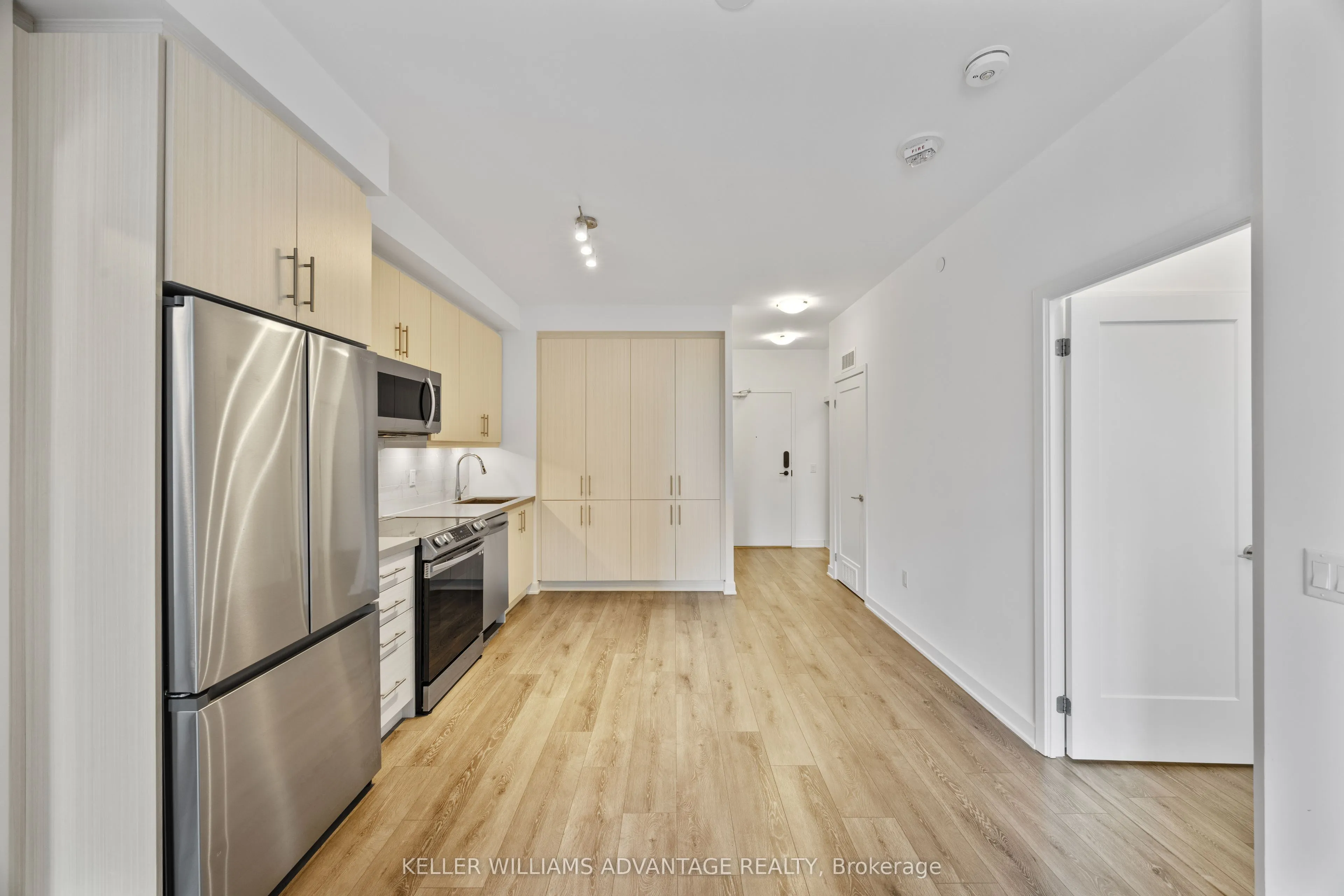 95 Oneida Crescent, #605