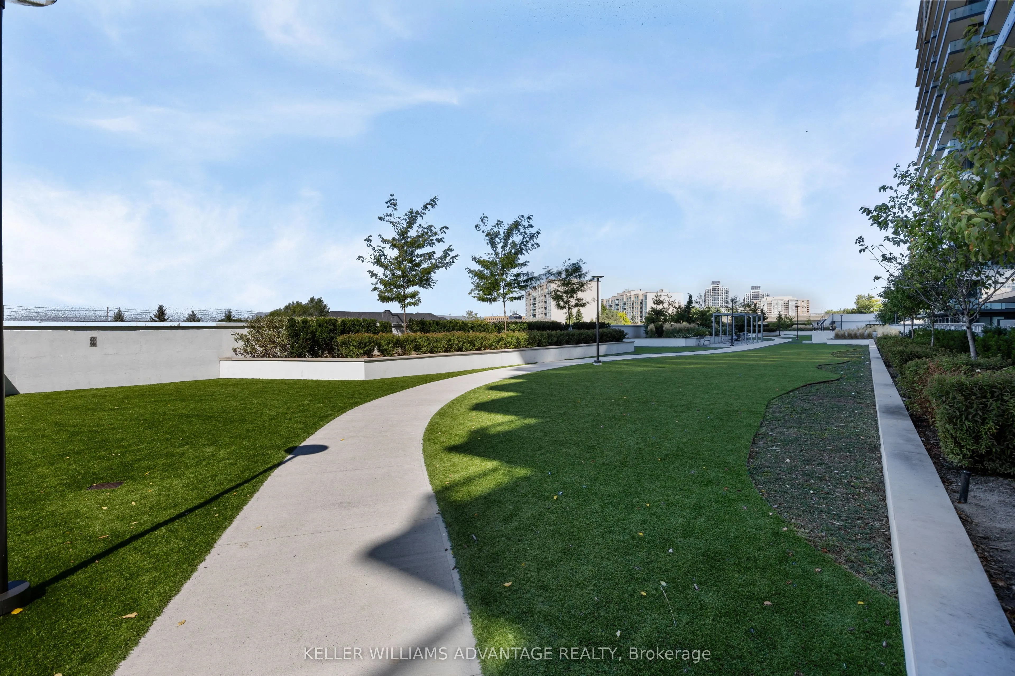 95 Oneida Crescent, #605