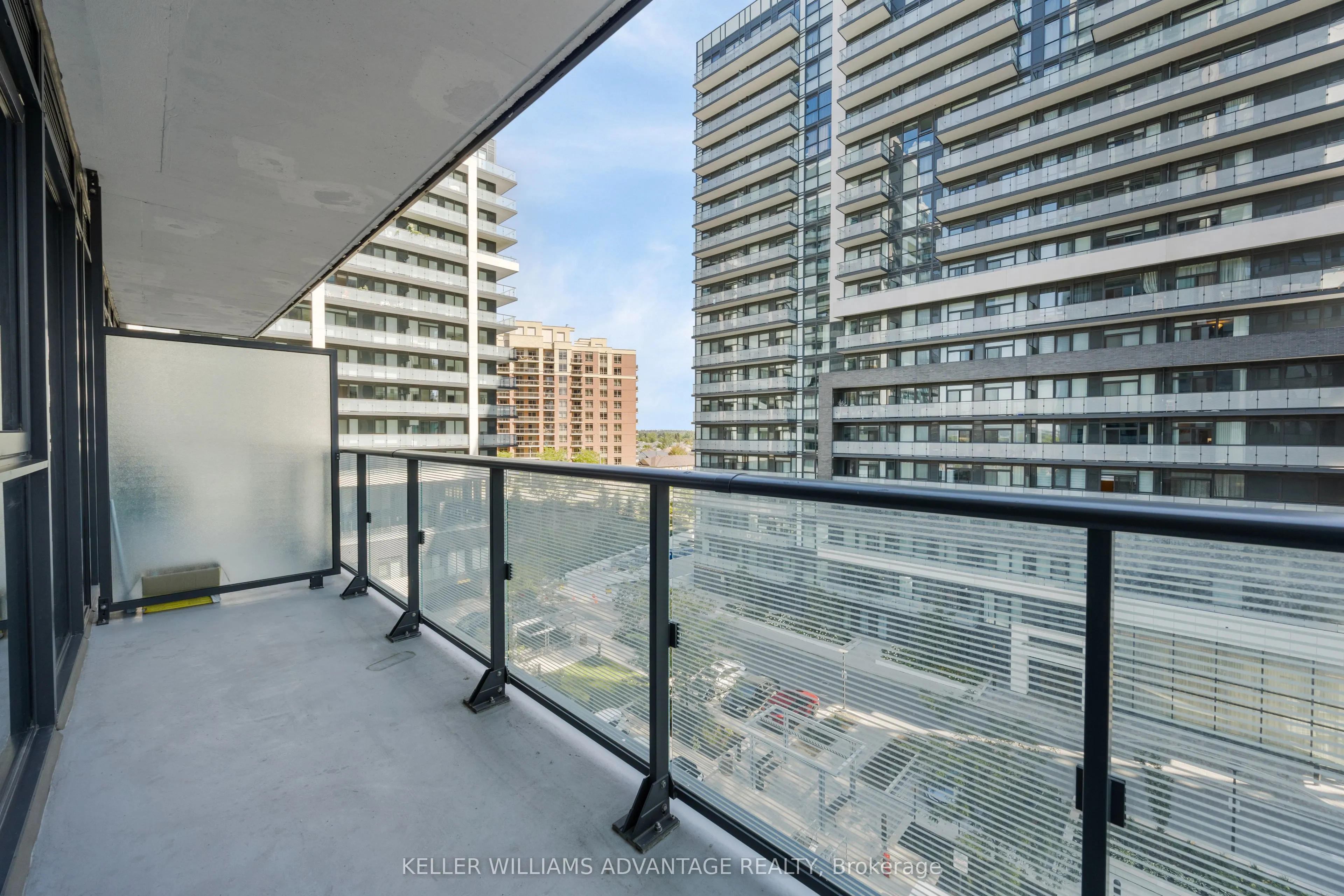 95 Oneida Crescent, #605