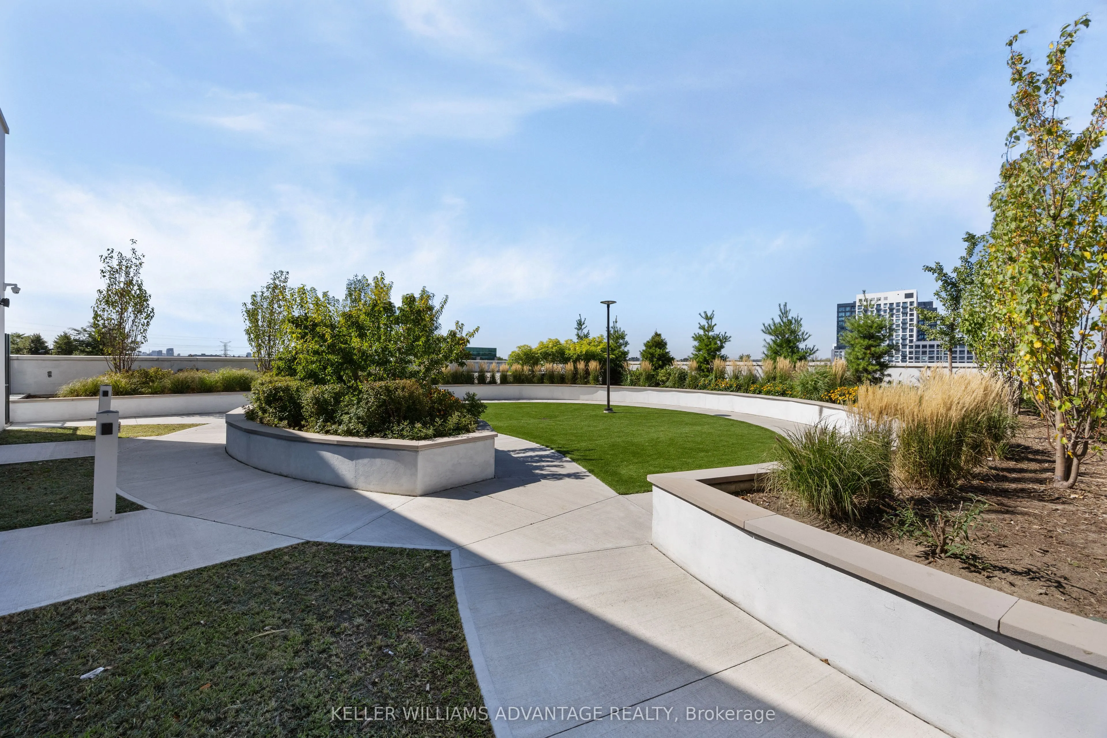 95 Oneida Crescent, #605