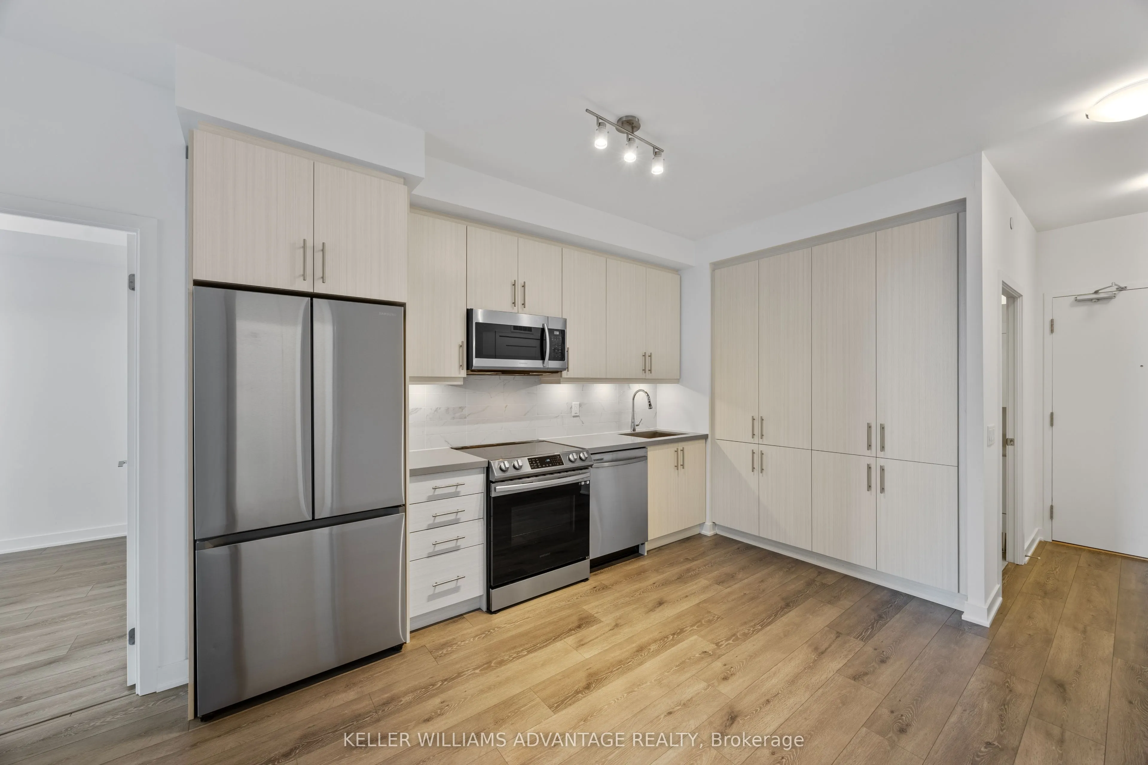 95 Oneida Crescent, #605