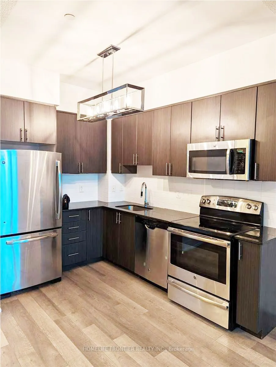 7165 Yonge Street, #826