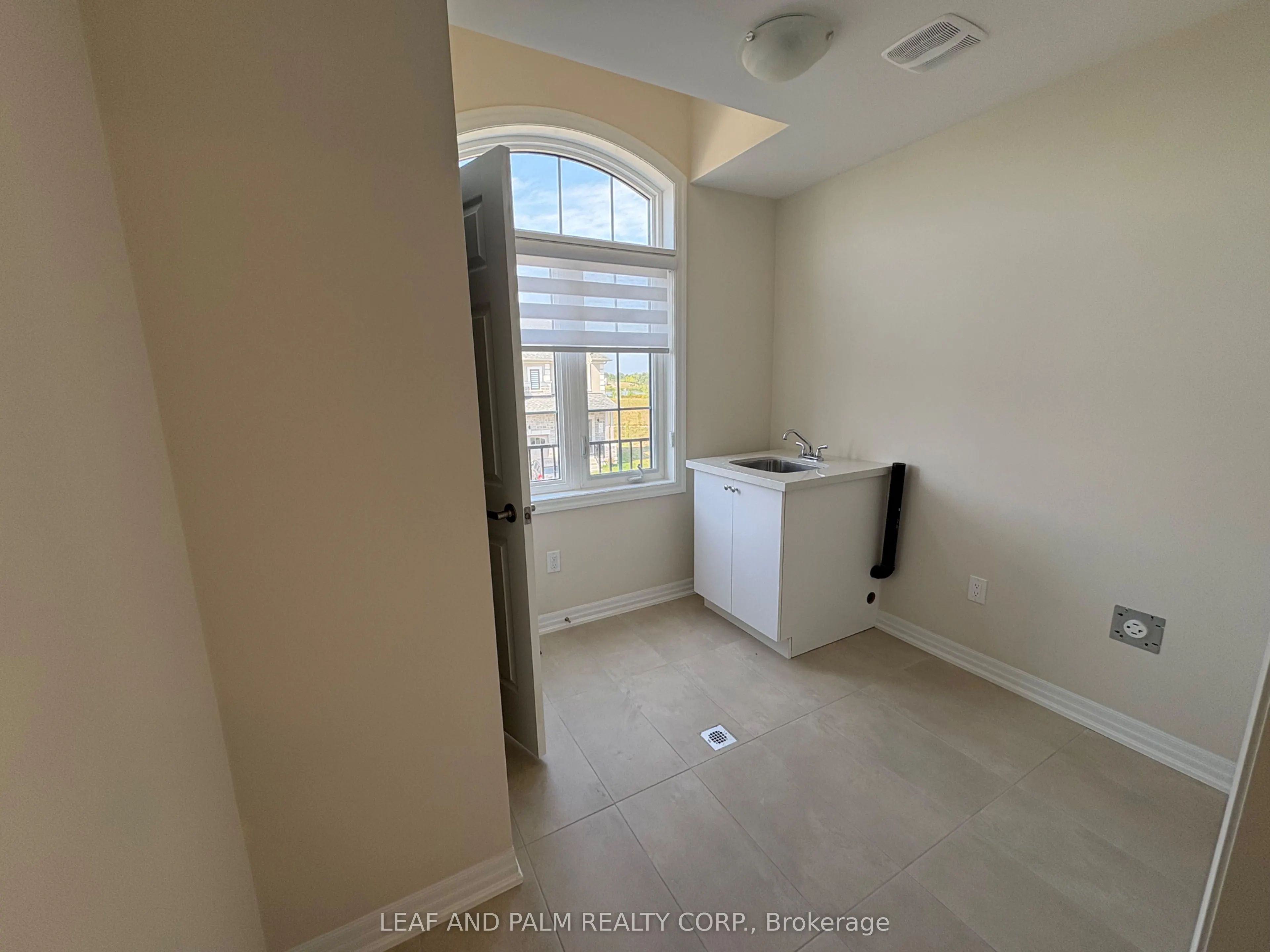 42 Donald Ingram Crescent