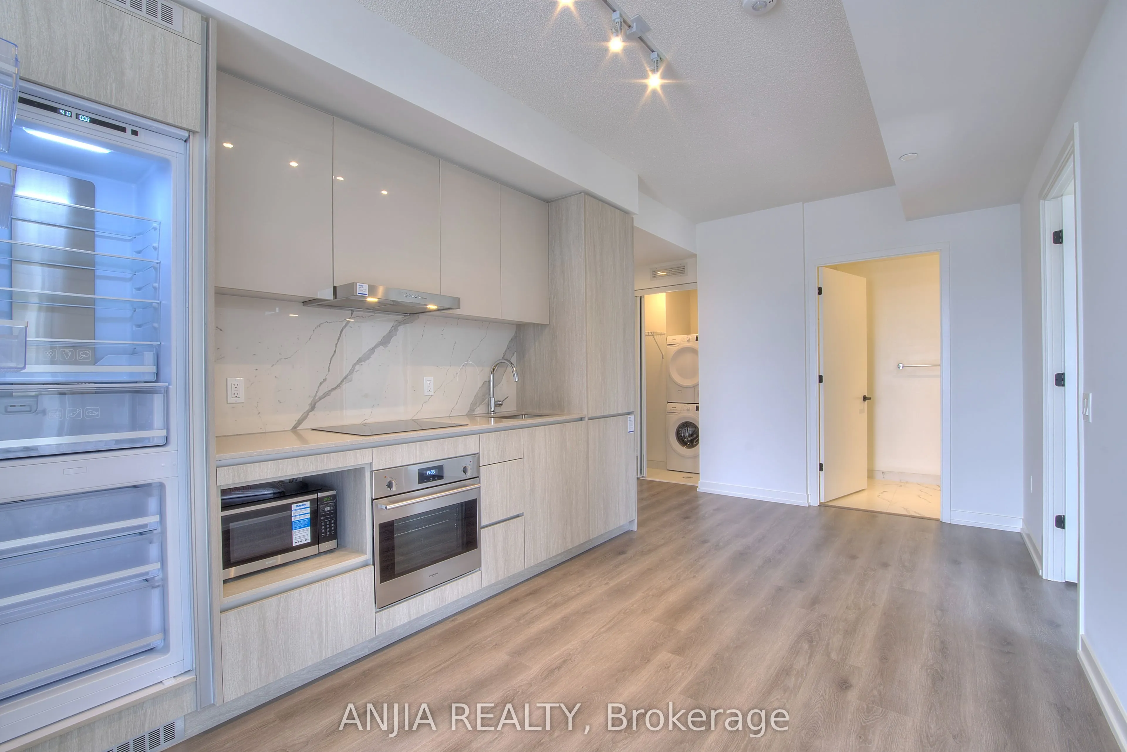28 Interchange Way, #2210