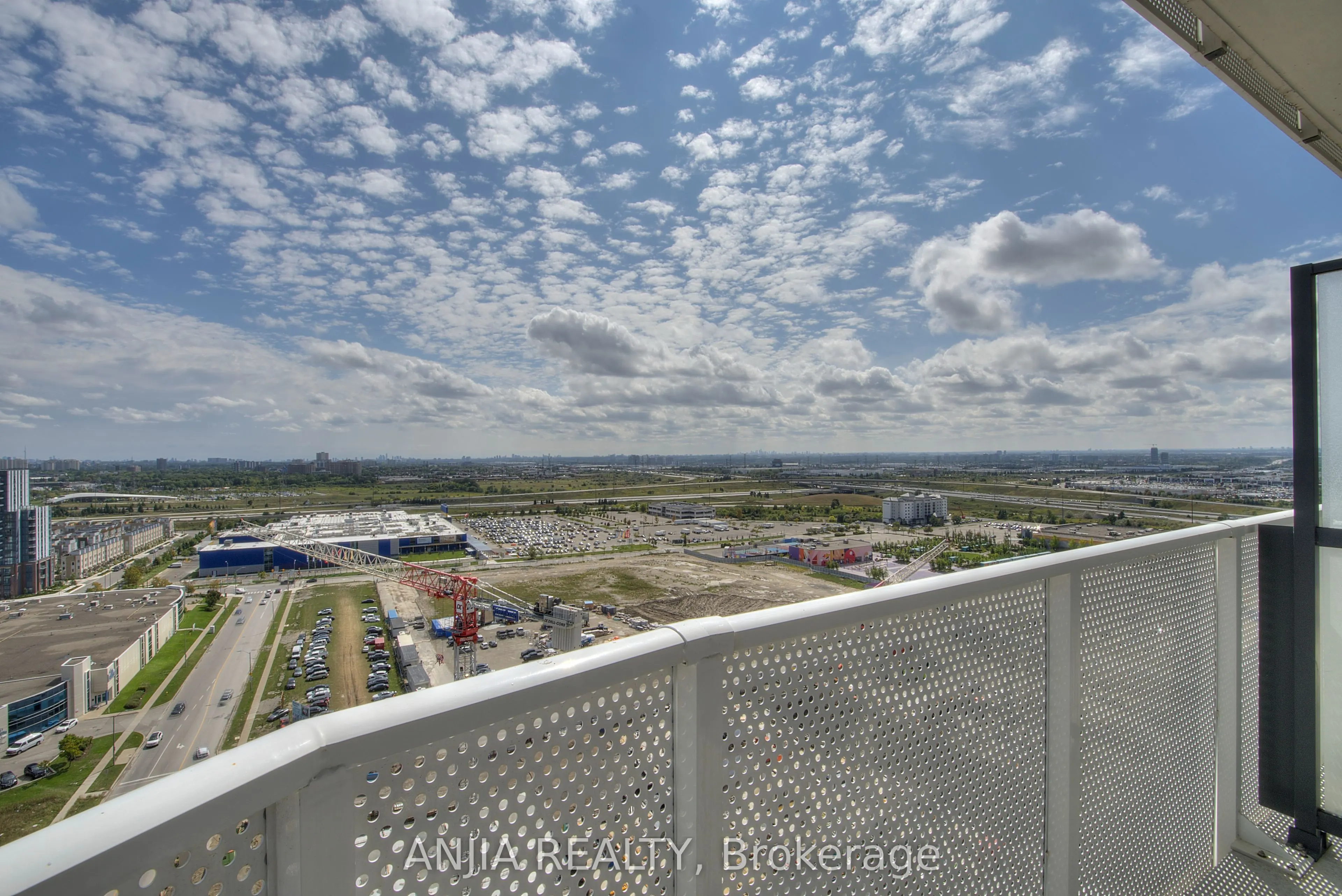 28 Interchange Way, #2210