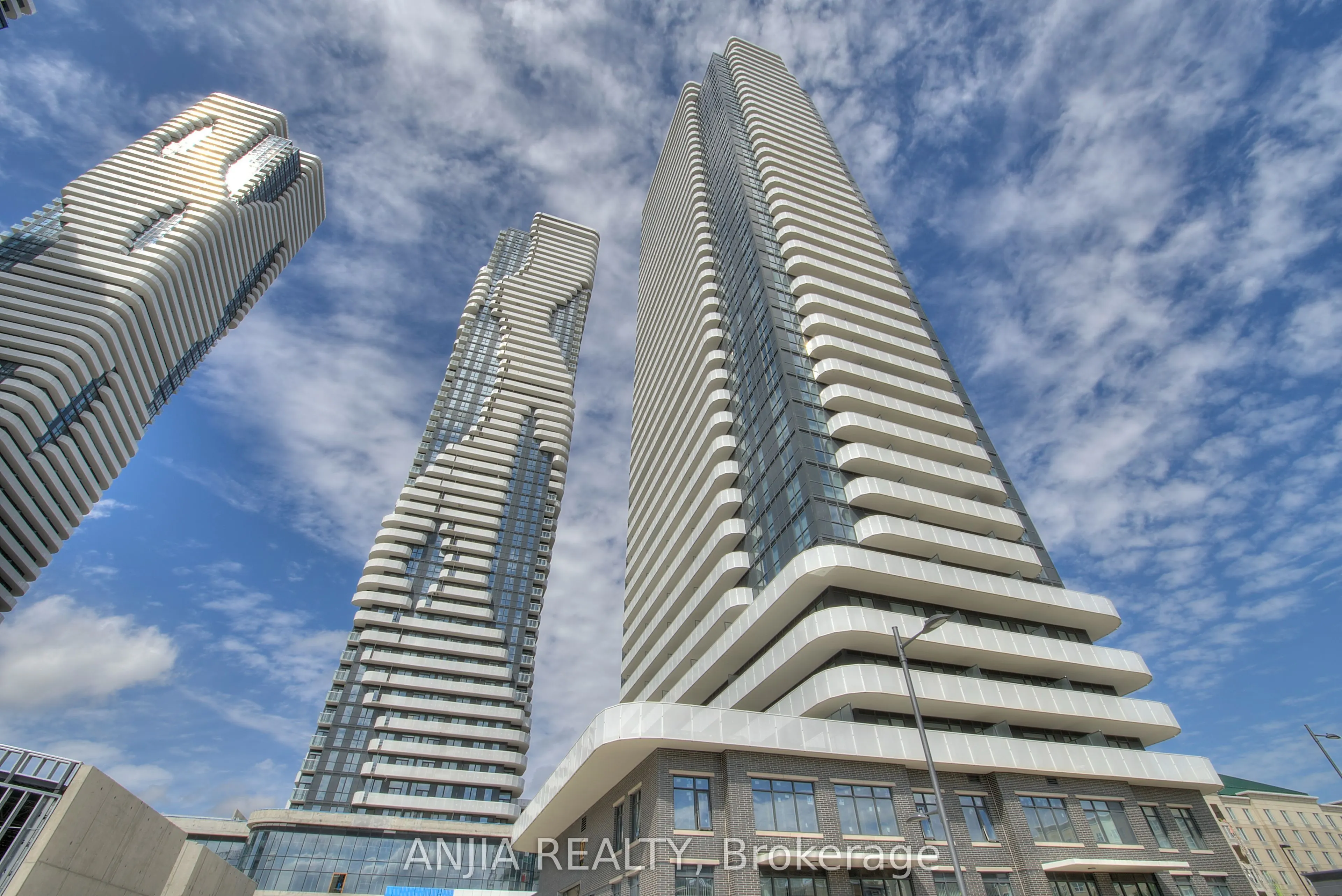 28 Interchange Way, #2210