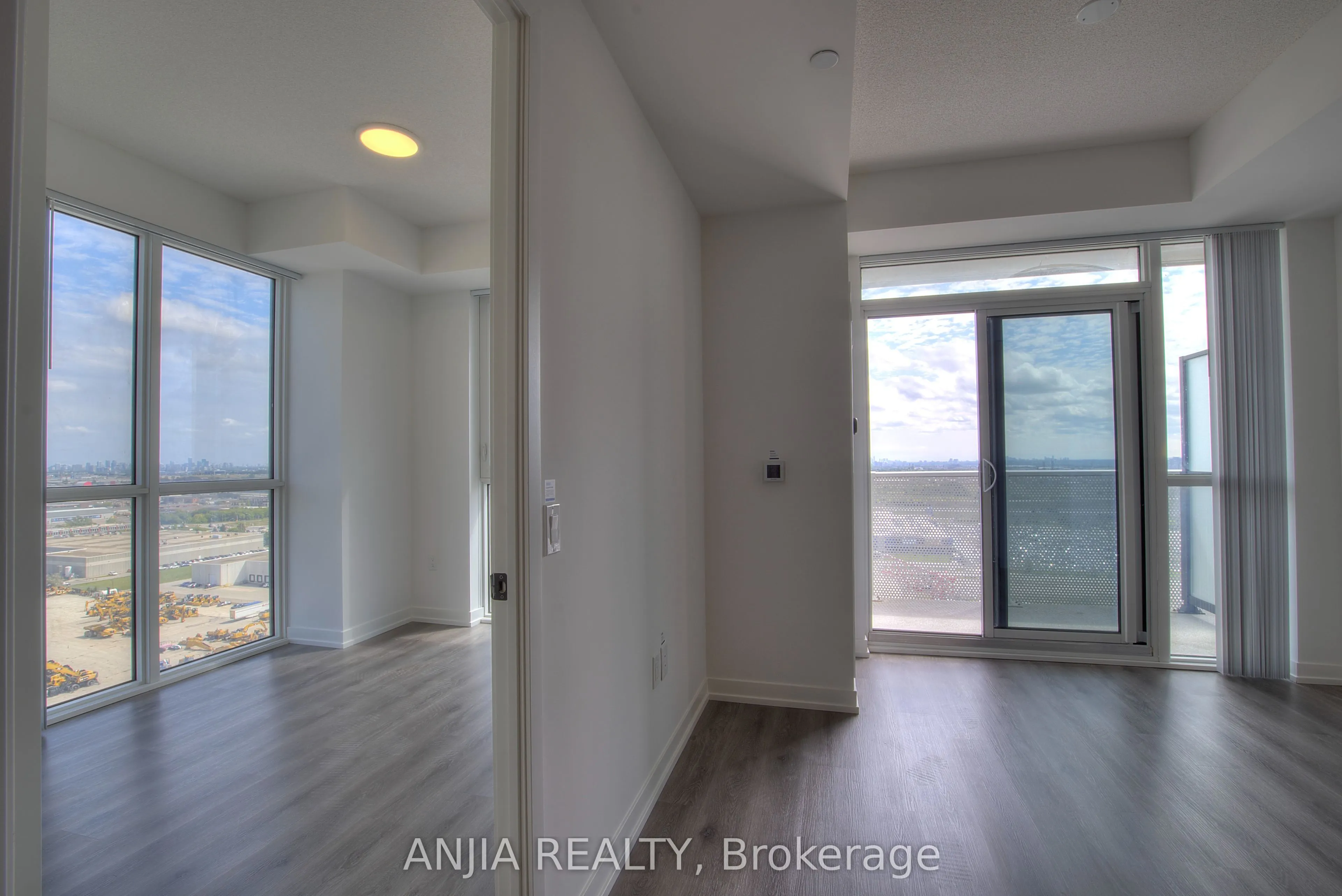 28 Interchange Way, #2210