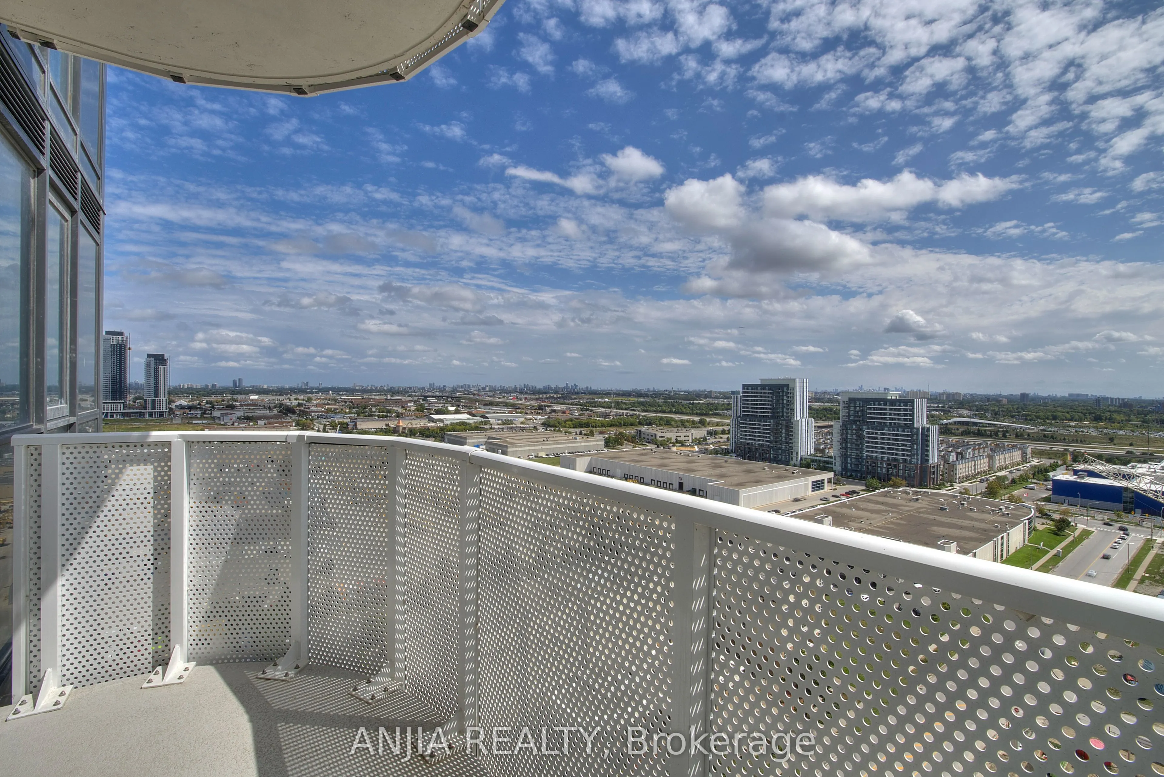 28 Interchange Way, #2210