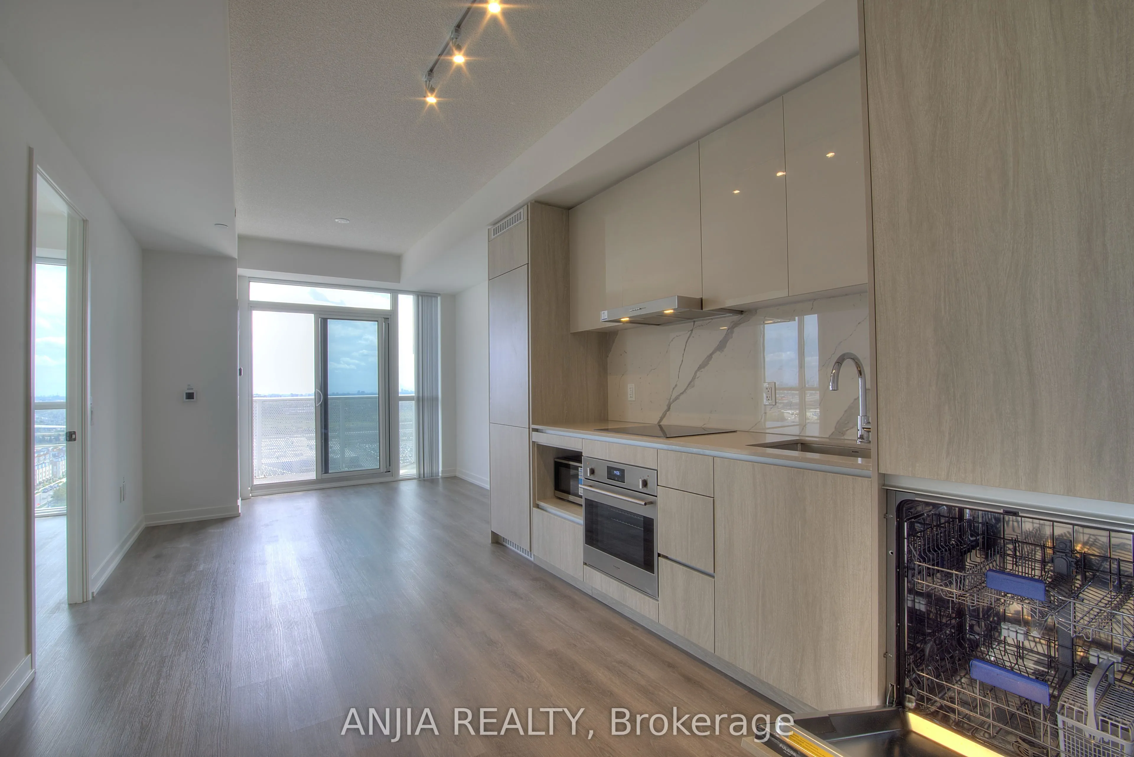 28 Interchange Way, #2210