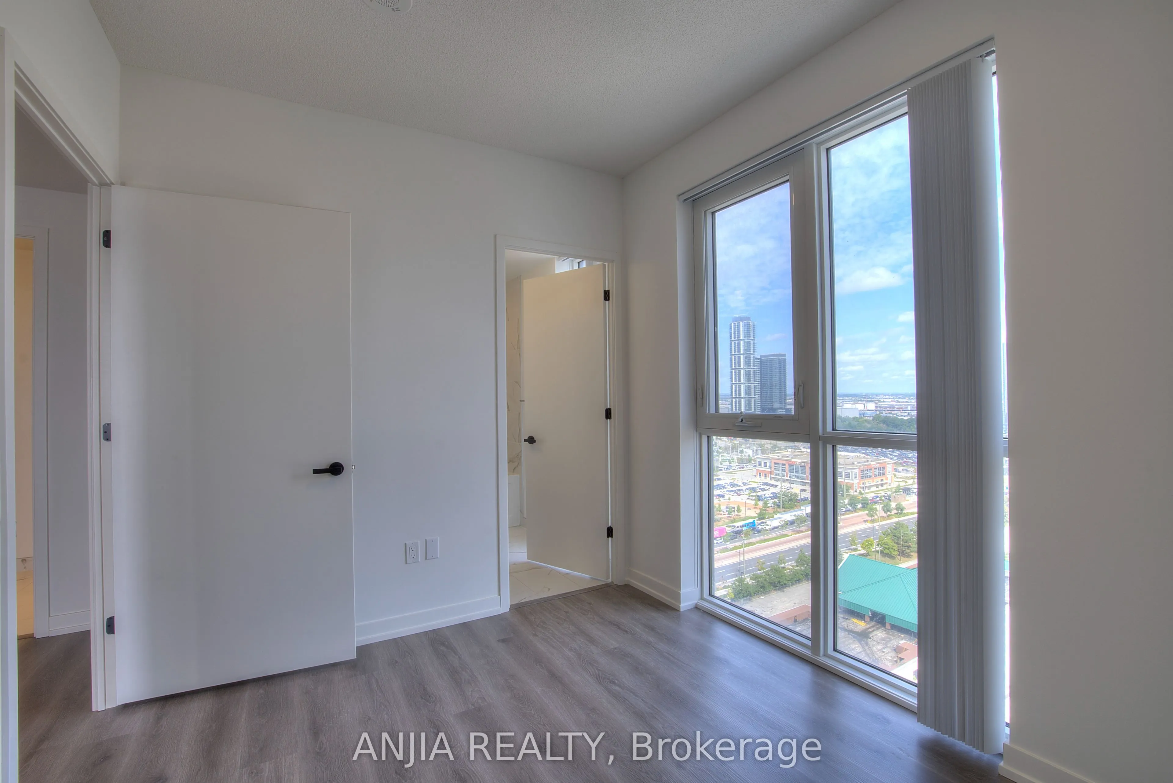 28 Interchange Way, #2210