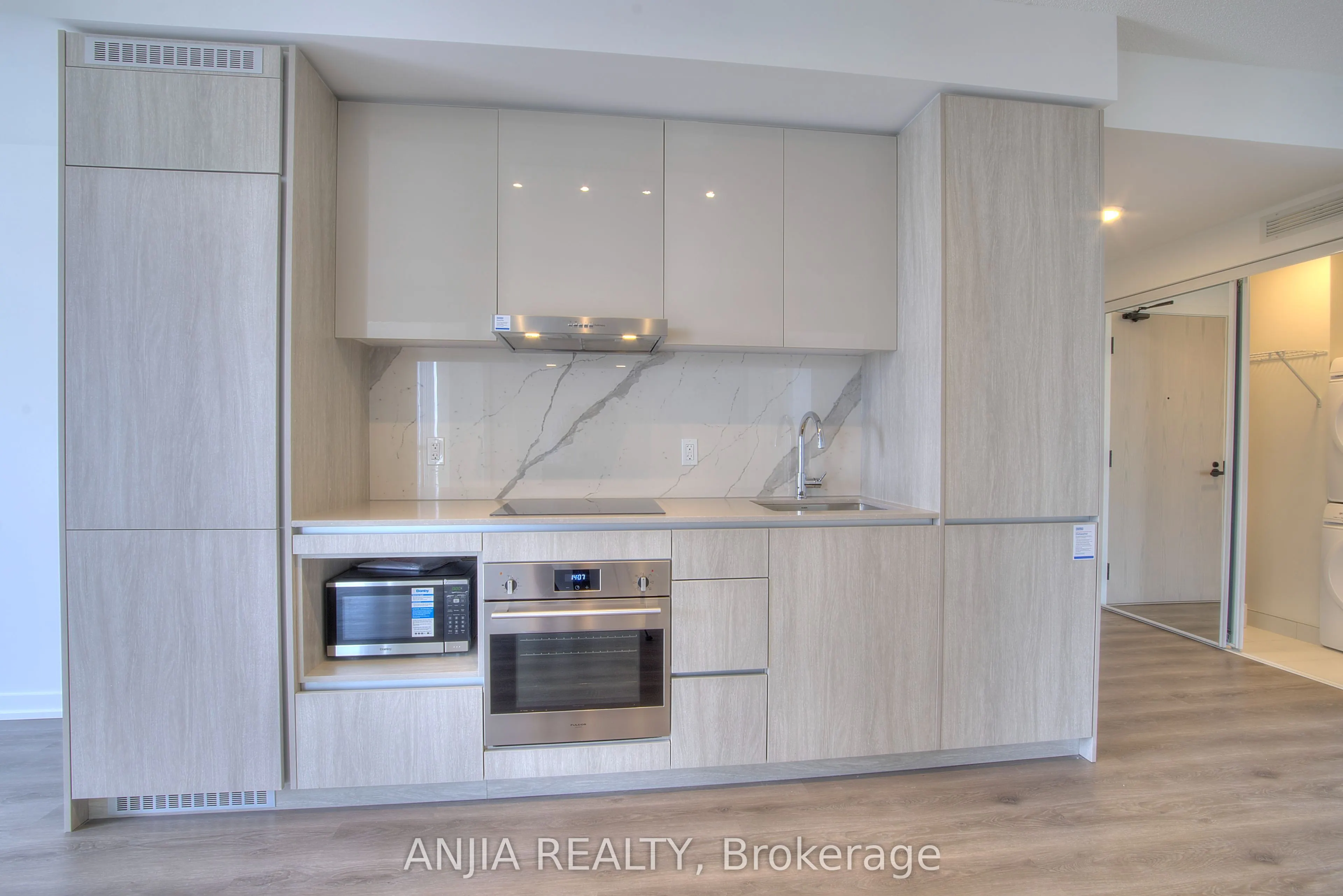 28 Interchange Way, #2210